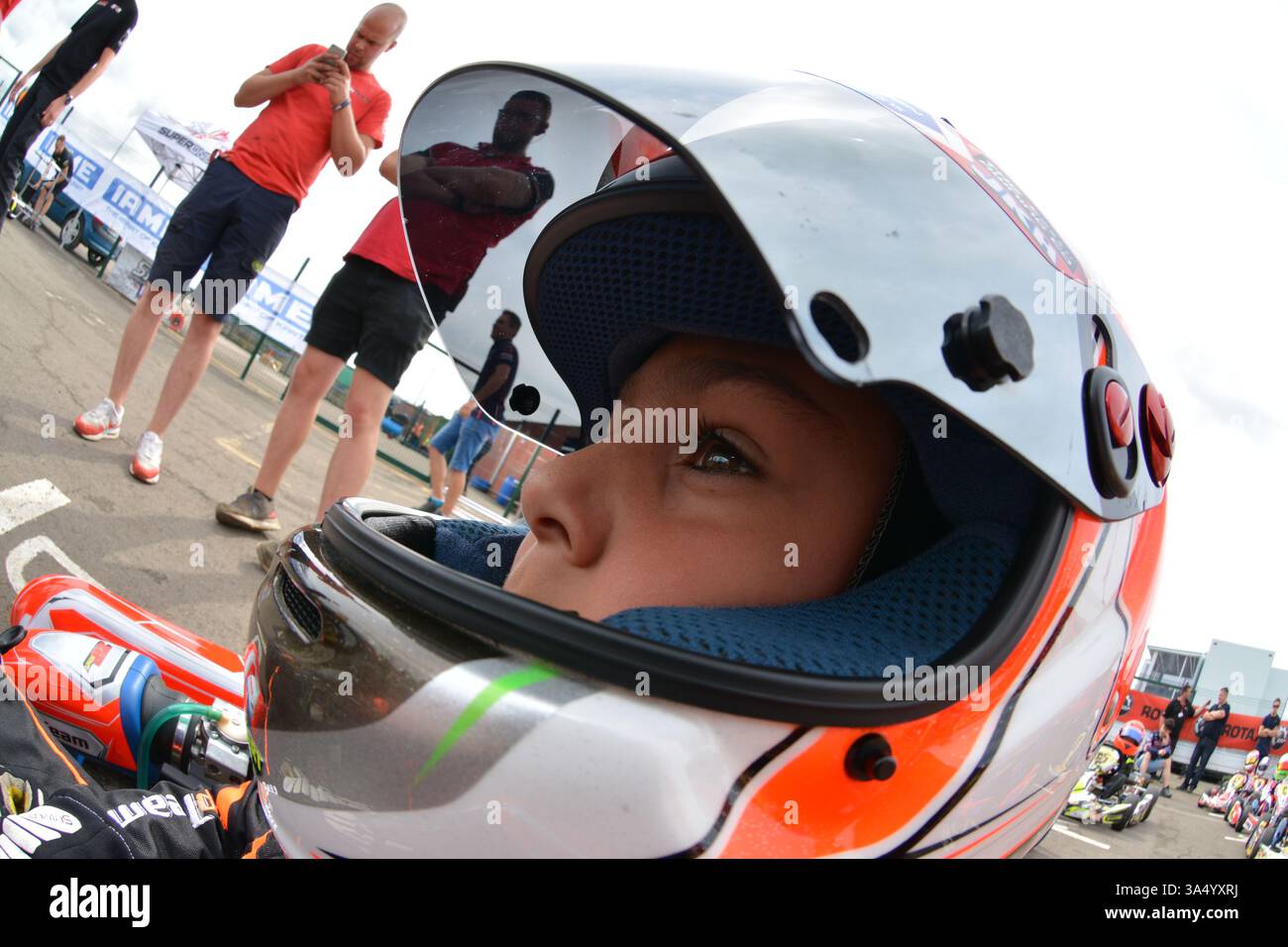 Arvid Lindblad est un pilote de course soutenu par Red Bull britannique et suédois qui participe au championnat de formule 2 pour l'équipe Campos Racing, vu ici lors de sa carrière de karting sur le circuit de Fulbeck en 2016. Banque D'Images