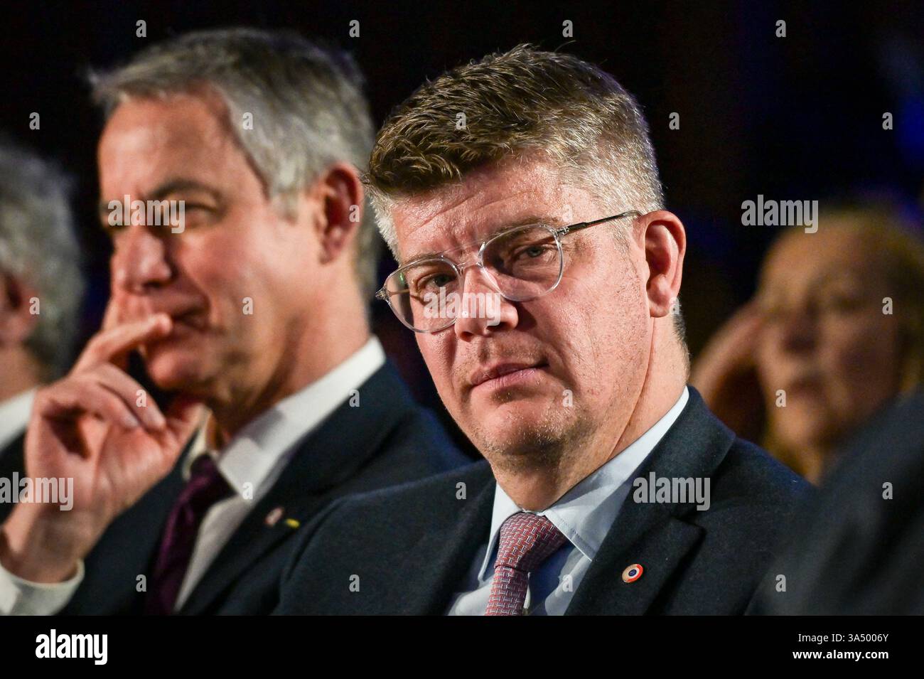 Paris, France. 20 mars 2025. Cédric PERRIN, sénateur du territoire de Belfort se penche sur le financement de l’événement de base technologique et industrielle de défense au ministère des Finances à Paris le 20 mars 2025. Photo de Firas Abdullah/ABACAPRESS. COM Credit : Abaca Press/Alamy Live News Banque D'Images