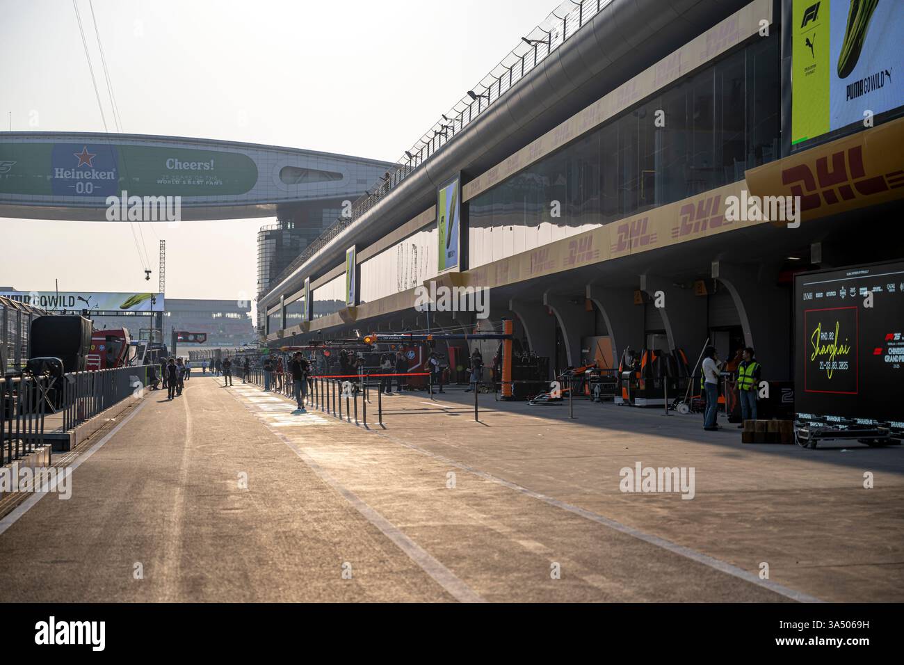 Shanghai, Chine, 20 mars 2025, Grand Prix de Chine, du circuit international de Shanghai concourt pour la Chine. Le Grand Prix de Chine The Build Up 2025, qui a lieu à Shanghai, en Chine. Crédit : Michael Potts/Alamy Live News Banque D'Images