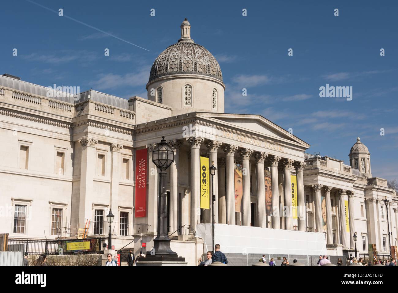 La façade et les colonnes corinthiennes de la National Gallery sur Trafalgar Square, ville de Westminster, Londres, Angleterre, Royaume-Uni Banque D'Images