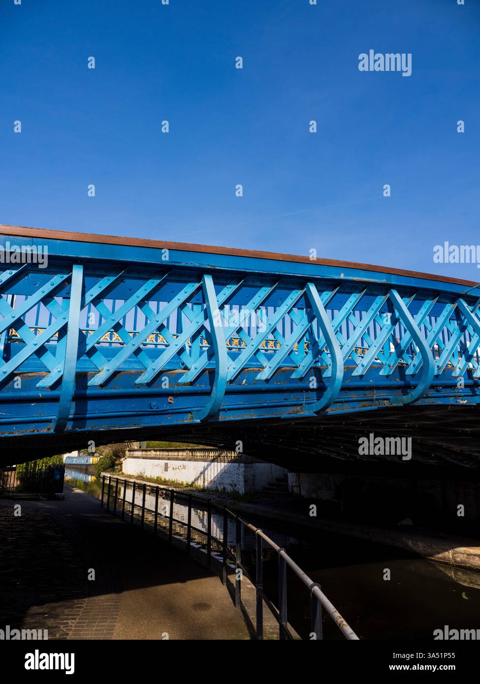 Le Pont Bleu, la petite Venise, Paddington, Londres, Angleterre, UK, GB. Banque D'Images