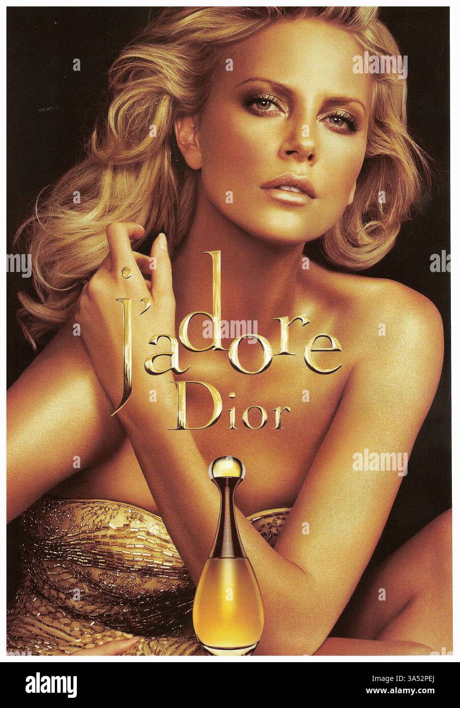 2009 publicité pour le parfum J'adore de Christian Dior, mettant en vedette l'actrice Charlize Theron Banque D'Images