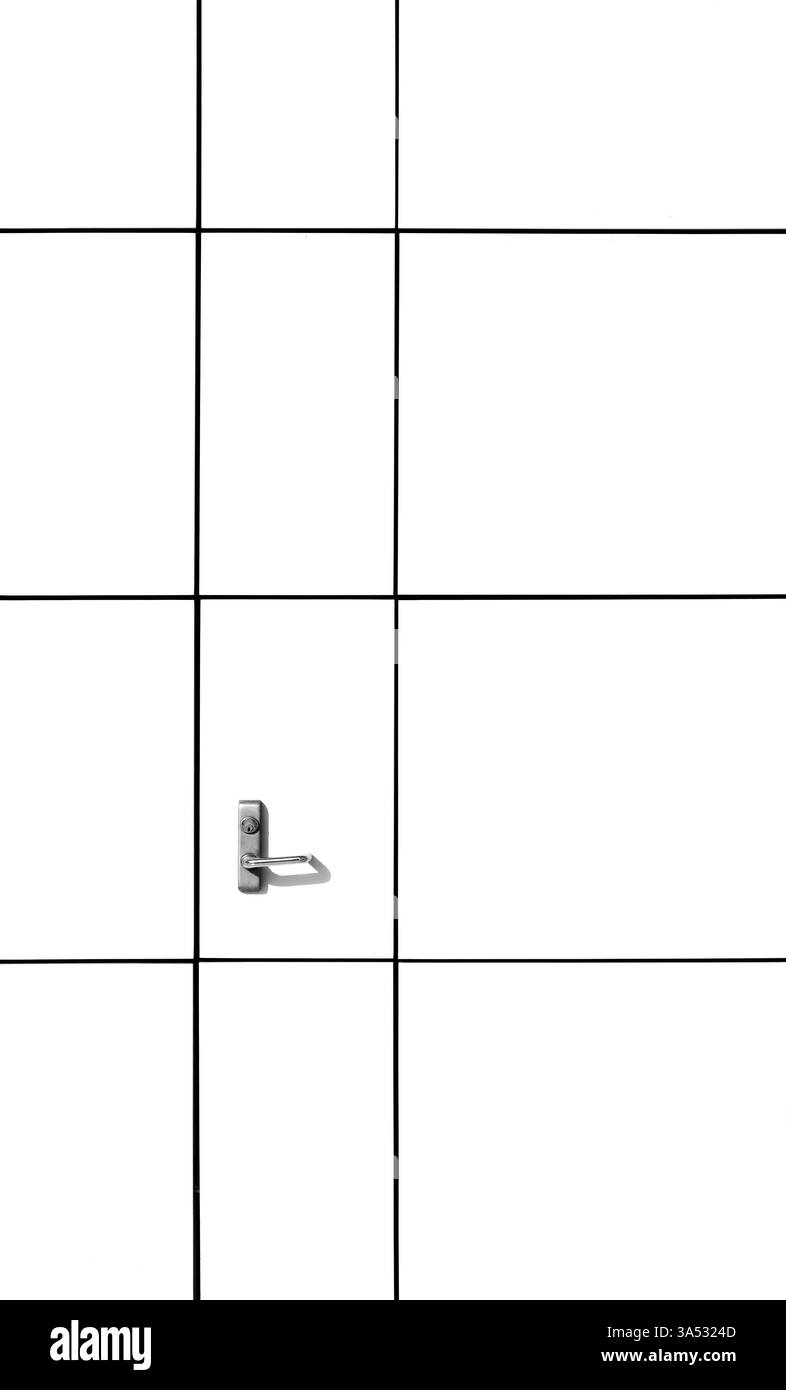 Gros plan d'une porte rectangulaire verrouillable à la lumière du soleil Banque D'Images