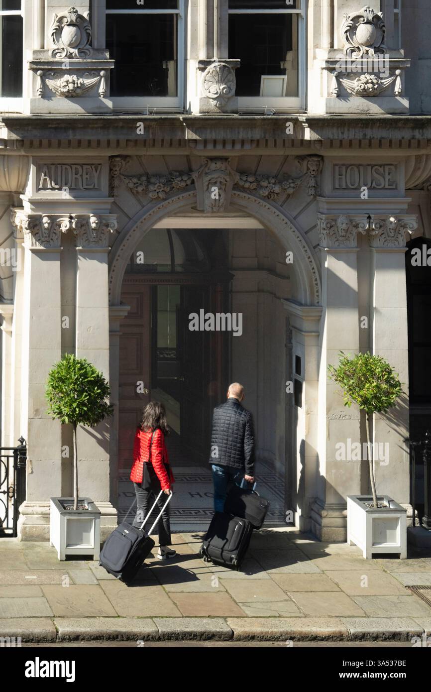 Audrey House est le bâtiment le plus grandiose et le plus important, prestigieux sur Ely place, situé à côté de la crypte historique d'Etheldred Banque D'Images