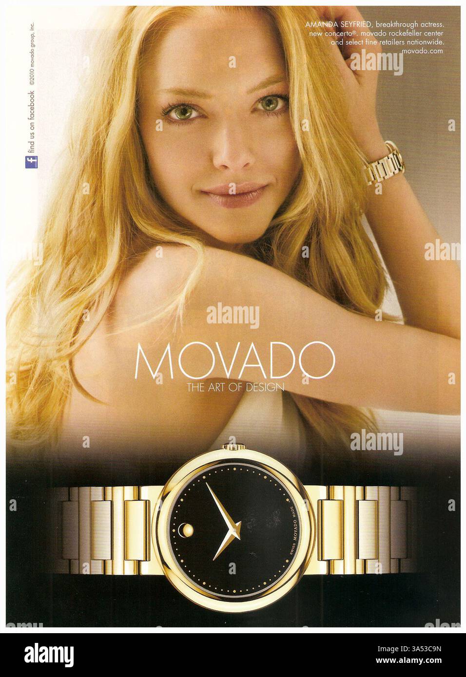 2010 une publicité pour la montre Concerto pour femmes Movado, avec l'actrice Amanda Seyfried. La montre a un bracelet en acier inoxydable plaqué or, un cadran noir et un point unique signature de Movado Banque D'Images