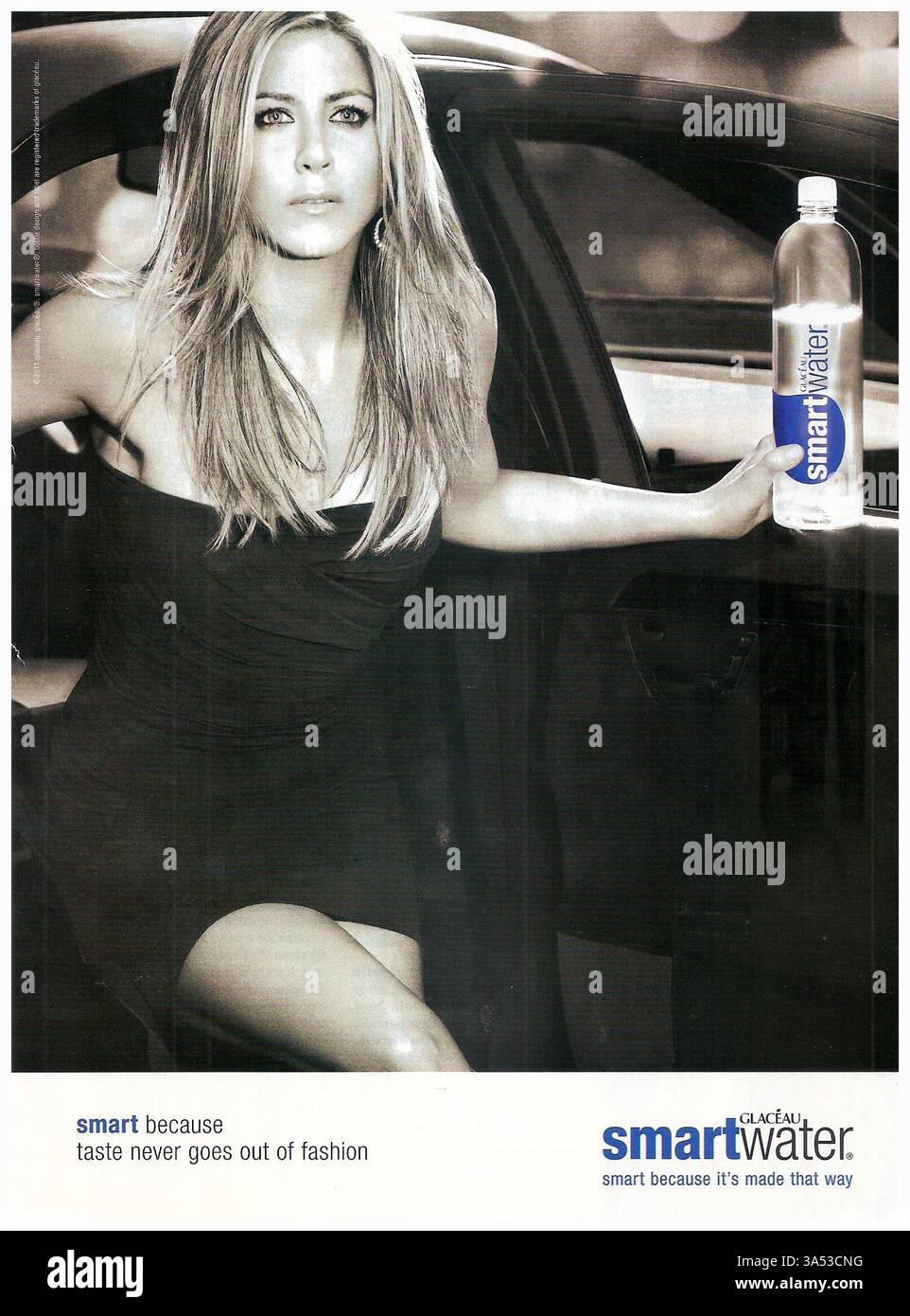 Publicité imprimée de 2011 pour Smartwater mettant en vedette Jennifer Aniston Banque D'Images