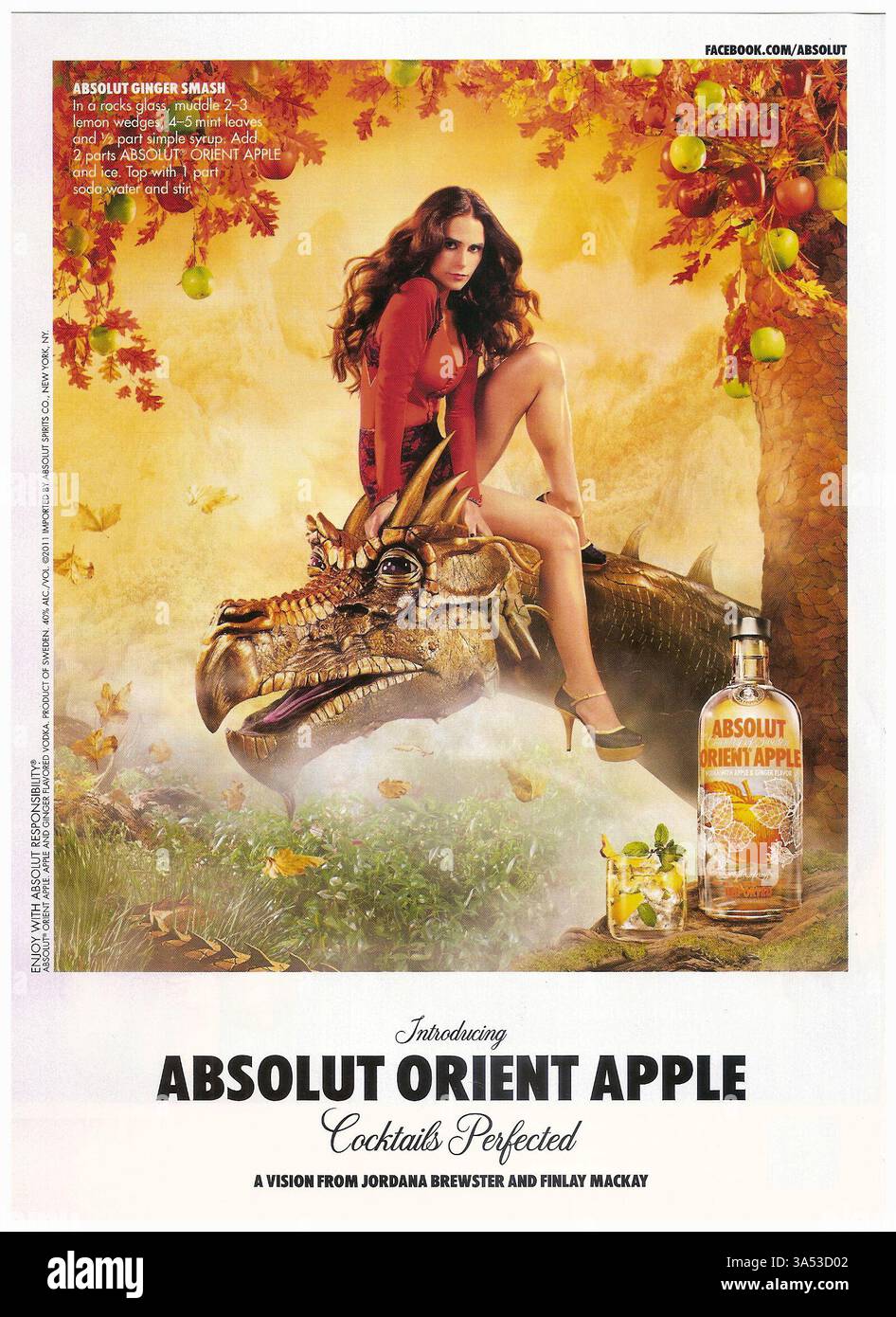 Publicité imprimée en 2011 pour la vodka Absolut Orient Apple, mettant en vedette l'actrice Jordana Brewster Banque D'Images