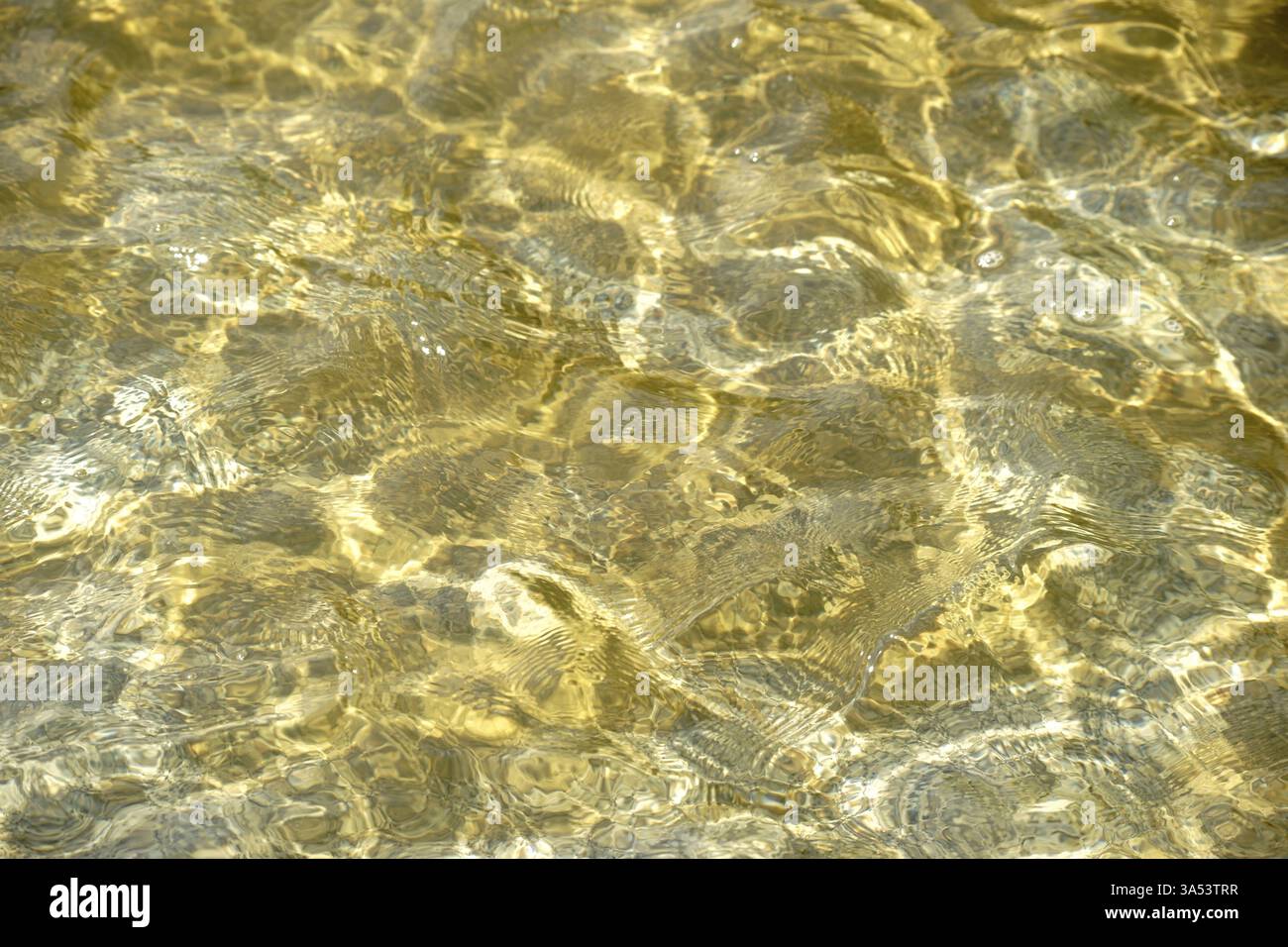 Les fluctuations de lumière sur le sous-marin d'un puits Banque D'Images