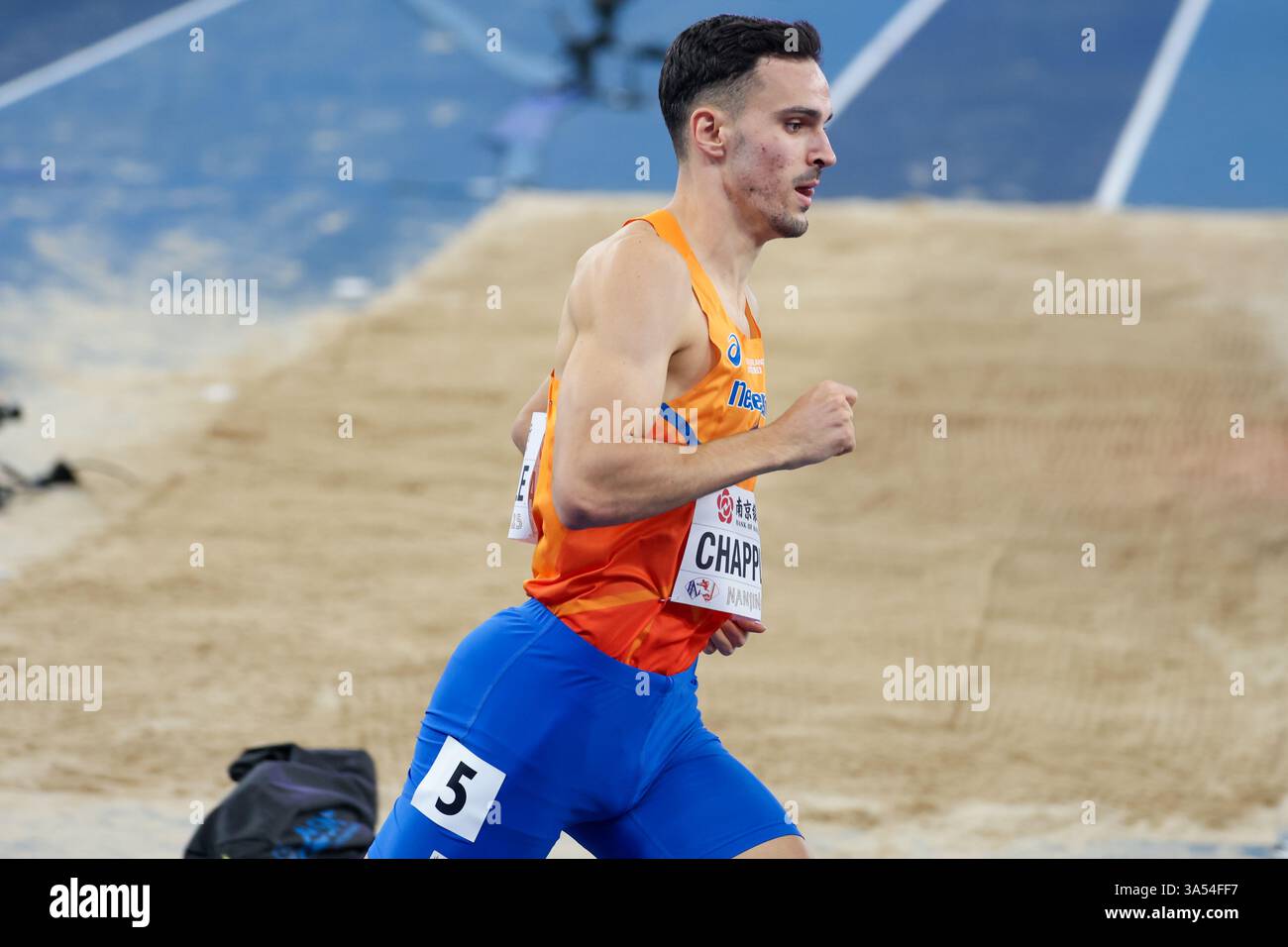 Nanjing, Chine. 21 mars 2025. NANJING, CHINE - 21 MARS : Samuel Chapple, des pays-Bas, participe au 800 m hommes lors de la première journée des Championnats du monde d'athlétisme en salle Nanjing 2025 au Parc sportif des Jeux Olympiques de la Jeunesse de Nanjing le 21 mars 2025 à Nanjing, Chine. (Photo de Nikola Krstic/BSR Agency) crédit : BSR Agency/Alamy Live News Banque D'Images