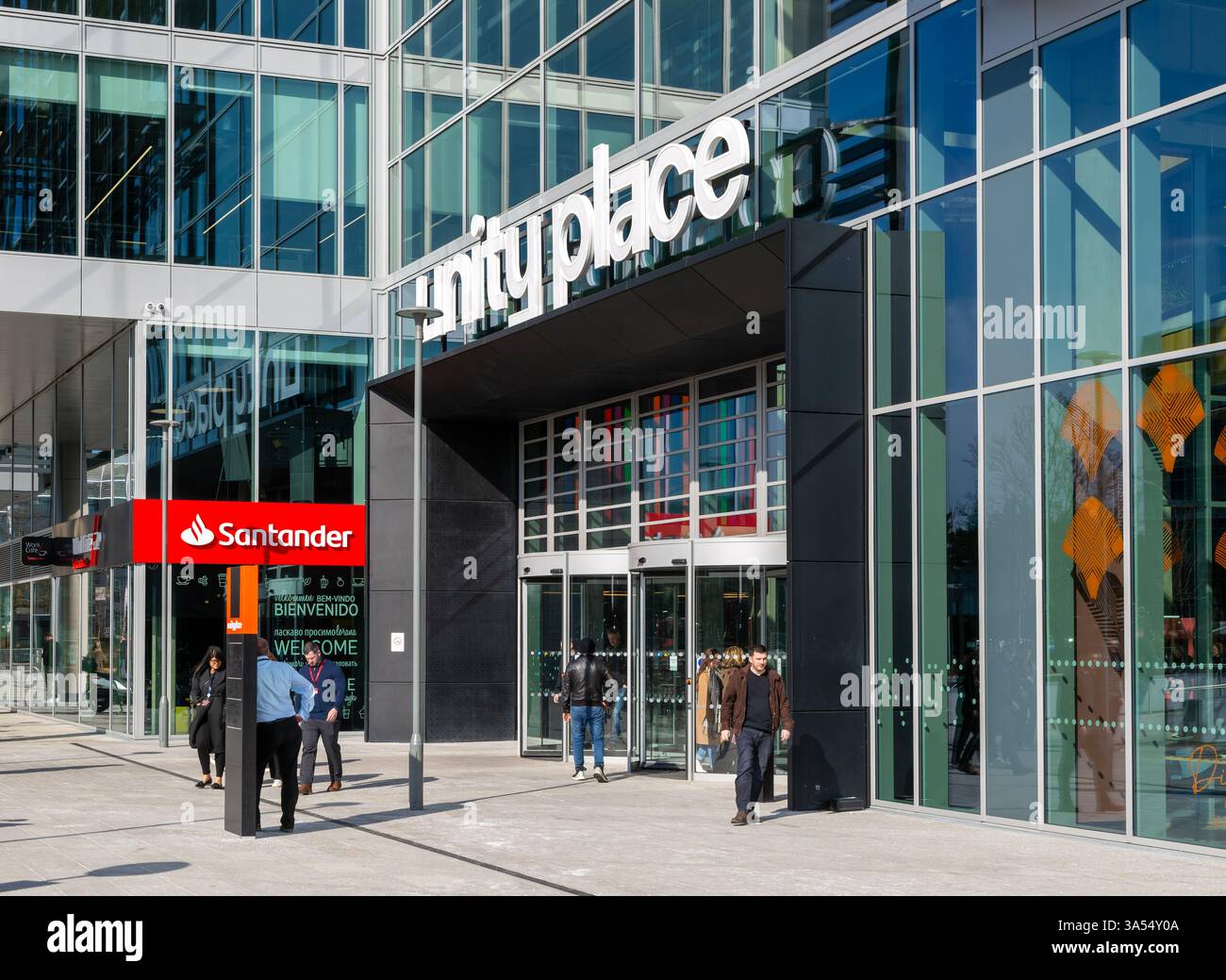 Siège social de la banque Banco Santander, Unity place, Milton Keynes Central, Buckinghamshire, Angleterre, ROYAUME-UNI Banque D'Images