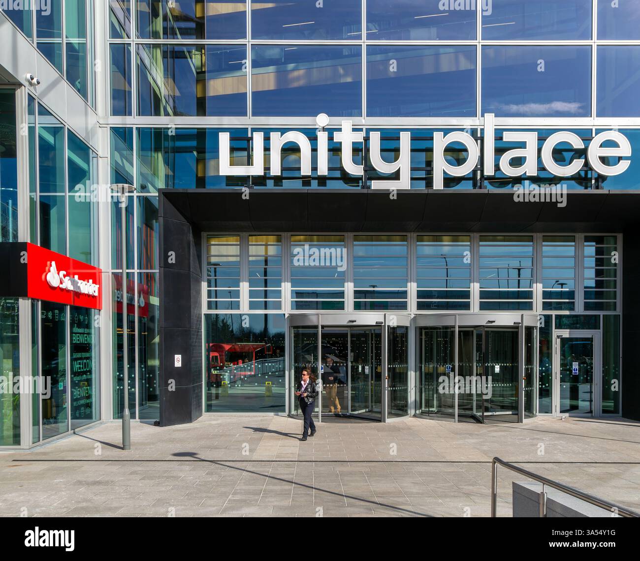 Siège social de la banque Banco Santander, Unity place, Milton Keynes Central, Buckinghamshire, Angleterre, ROYAUME-UNI Banque D'Images
