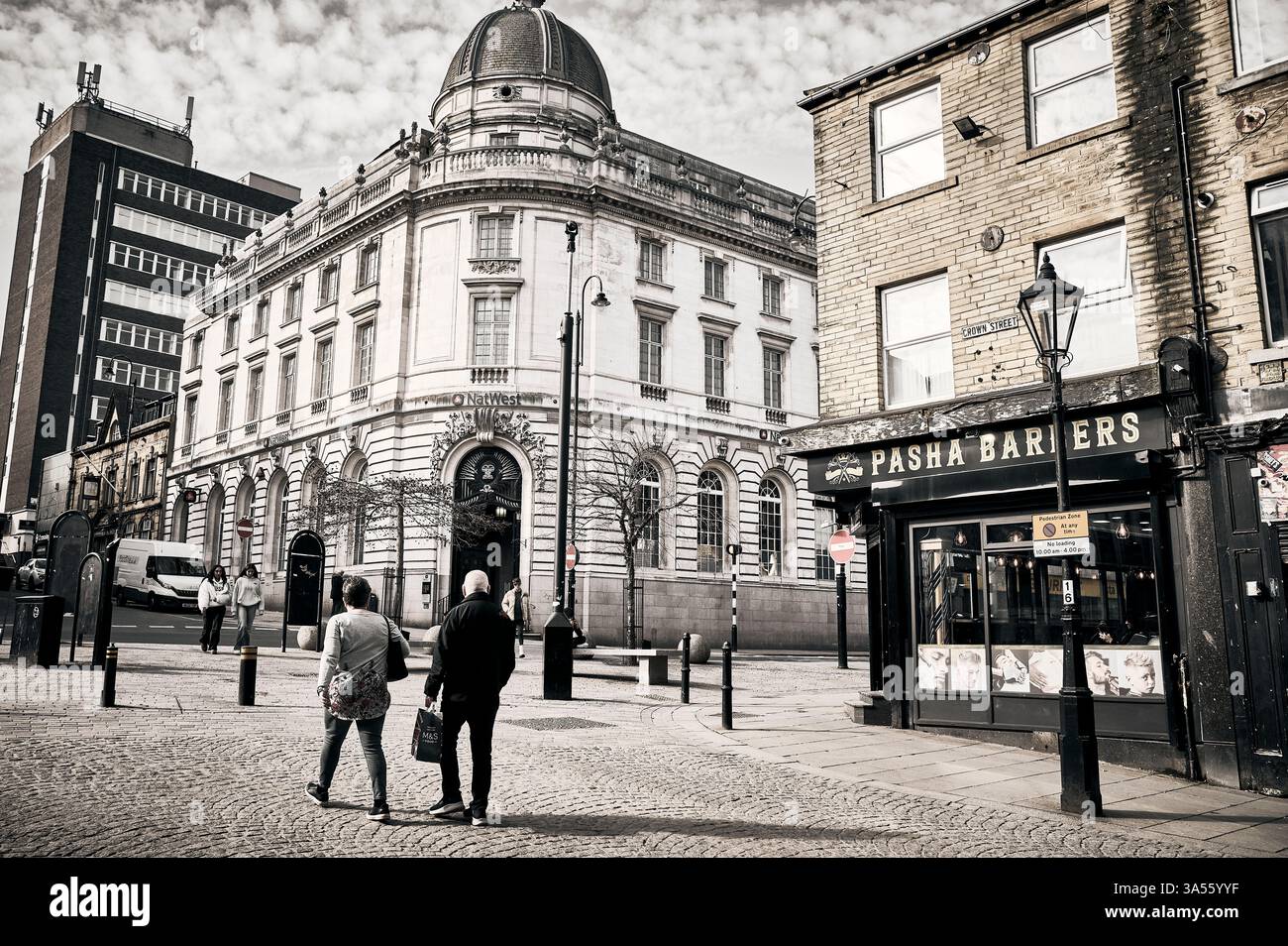 Extérieur de la Natwest Bank sur Crown Street, Halifax, Royaume-Uni Banque D'Images