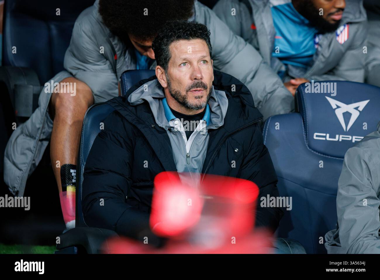 Barcelone, Espagne. 25 février 2025. L'entraîneur Cholo Simeone en action lors du match espagnol Copa del Rey entre le FC Barcelone et le Club Atletico Banque D'Images