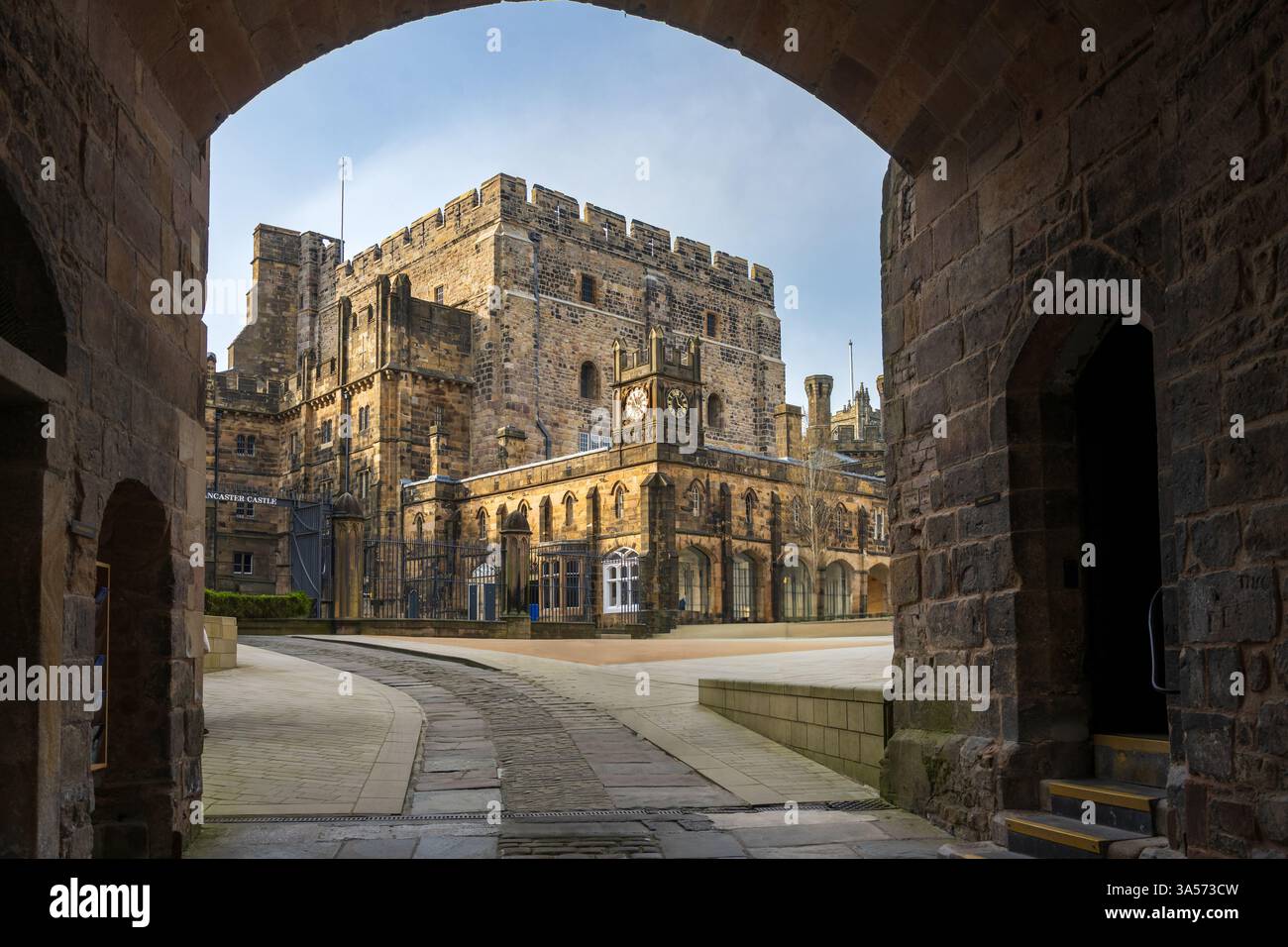 Le château de Lancaster du XIIe siècle. Une ancienne prison et palais de justice maintenant une attraction touristique. La scène de la condamnation à mort sur les sorcières Pendle. Banque D'Images