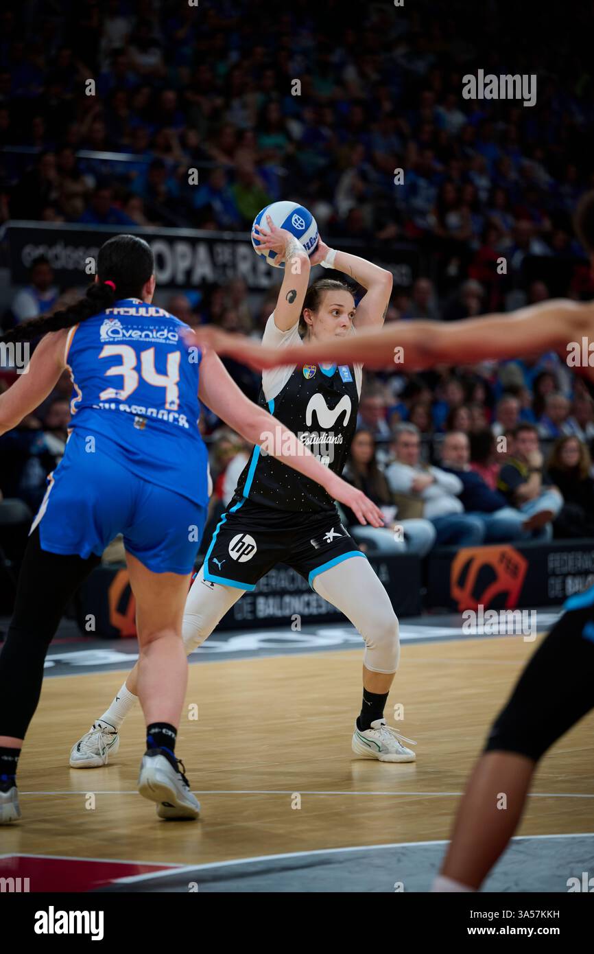 Kristina Topuzovic de Movistar Estudiantes vue en action lors du troisième quart de finale de la Coupe de la Reine de basket-ball 2025 entre Perfumerias Aven Banque D'Images