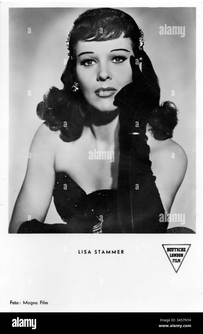 Une carte postale antique mettant en vedette la danseuse, actrice et restauratrice allemande Lisa Stammer, publiée en Allemagne, vers les années 1950 USAGE ÉDITORIAL EXCLUSIF Banque D'Images