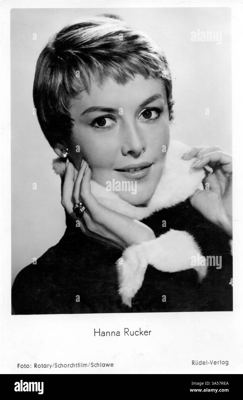 Une carte postale antique mettant en vedette l'actrice allemande de théâtre et de cinéma Hanna Rücker, publiée en Allemagne, vers les années 1950 USAGE ÉDITORIAL EXCLUSIF Banque D'Images