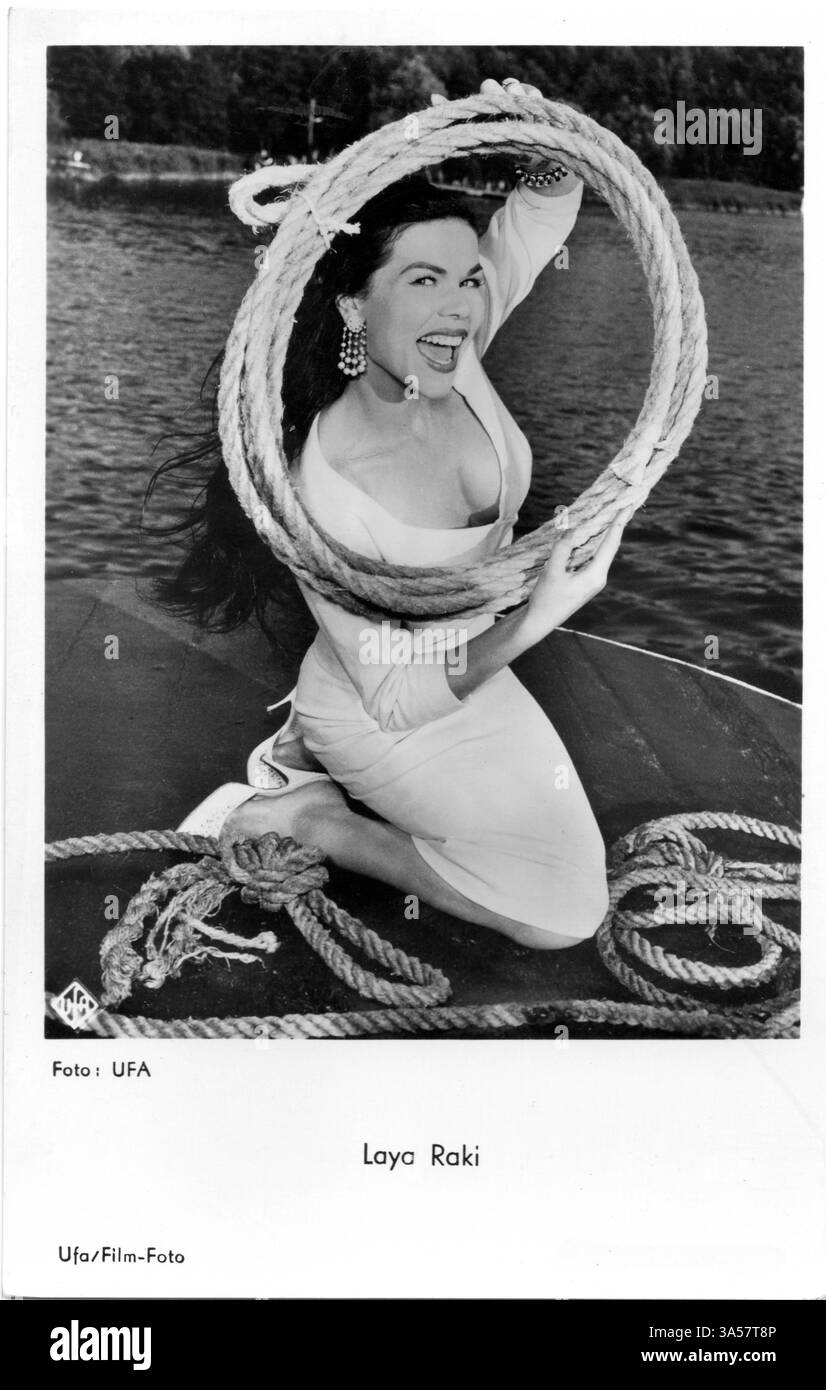 Une carte postale antique mettant en vedette la danseuse allemande et actrice de cinéma Laya Raki, publiée en Allemagne, vers les années 1950 Elle est également devenue une star internationale throu Banque D'Images
