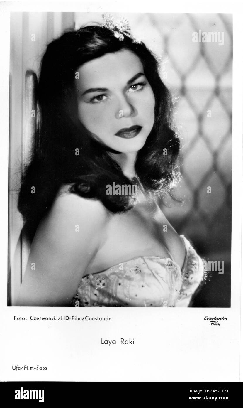 Une carte postale antique mettant en vedette la danseuse allemande et actrice de cinéma Laya Raki, publiée en Allemagne, vers les années 1950 Elle est également devenue une star internationale throu Banque D'Images