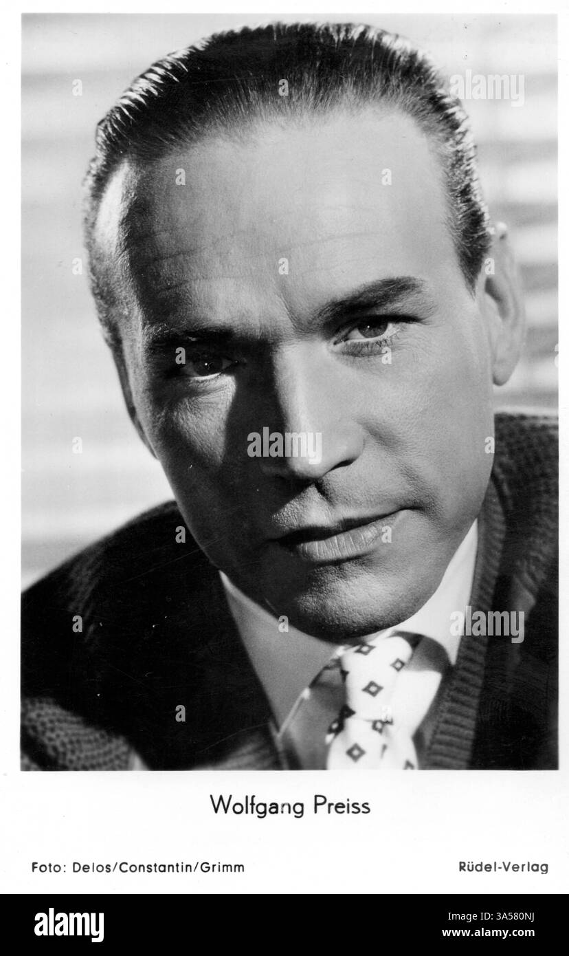 Une carte postale antique mettant en vedette Wolfgang Preiss, acteur allemand de théâtre, de cinéma et de télévision, publiée en Allemagne, vers les années 1950 USAGE ÉDITORIAL EXCLUSIF Banque D'Images