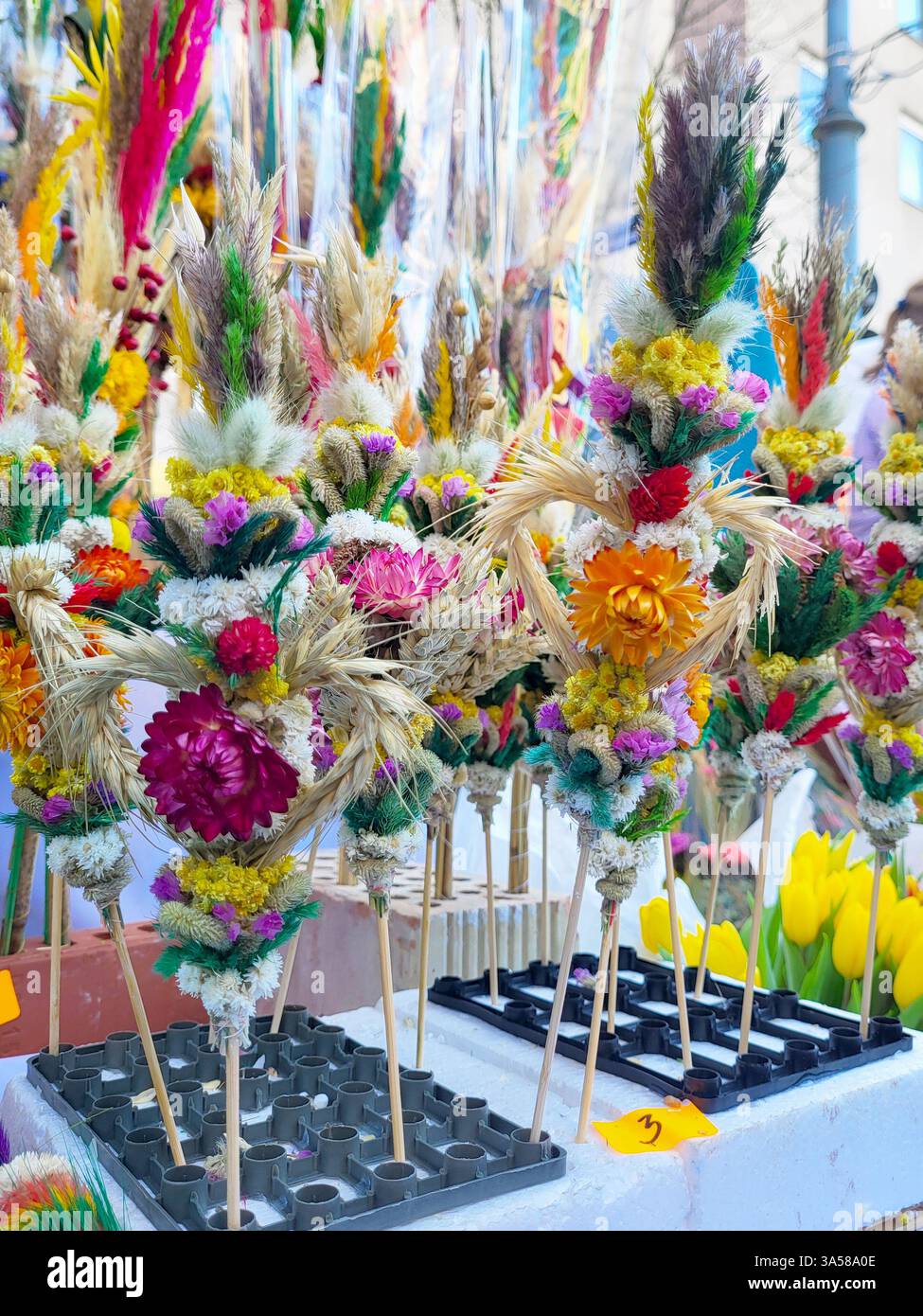 Le symbole de la traditionnelle foire printanière de Kaziukas est le palmier de Vilnian (Vilnius), fabriqué à partir d'herbes séchées, de fleurs et de tiges de plantes. Banque D'Images