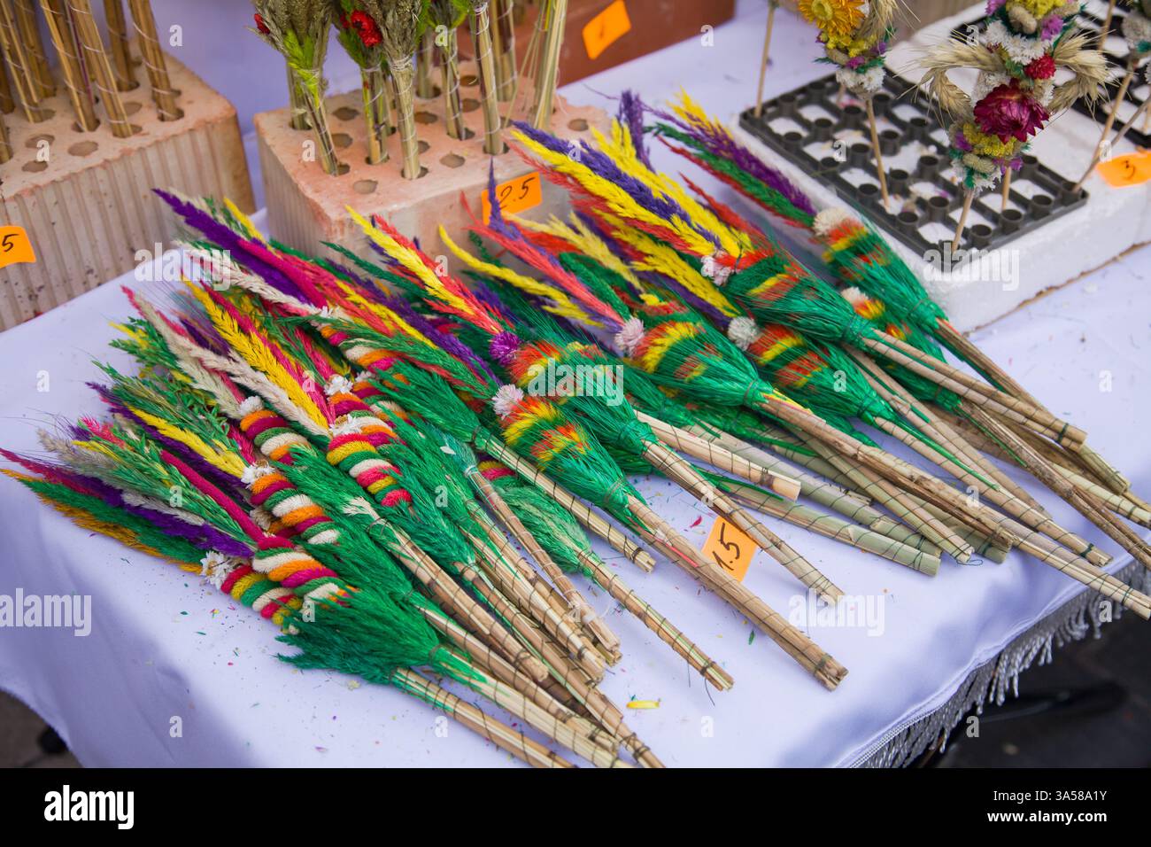 Le symbole de la traditionnelle foire printanière de Kaziukas est le palmier de Vilnian (Vilnius), fabriqué à partir d'herbes séchées, de fleurs et de tiges de plantes. Banque D'Images
