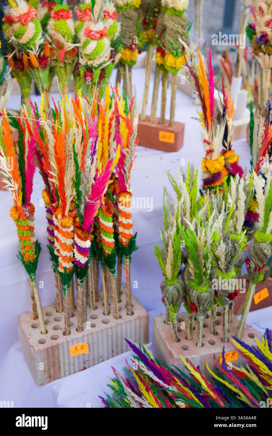 Le symbole de la traditionnelle foire printanière de Kaziukas est le palmier de Vilnian (Vilnius), fabriqué à partir d'herbes séchées, de fleurs et de tiges de plantes. Banque D'Images