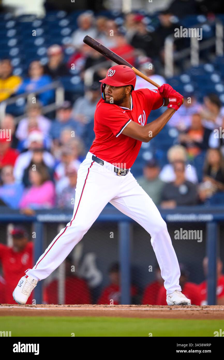 WEST PALM BEACH, FL - MARCH 21: Washington Nationals outfielder James Wood (29) bats during an MLB spring training game between the Miami Marlins and the Washington Nationals at the CACTI Park of the Palm Beaches on March 21, 2025 in West Palm Beach, Florida. (Photo by Doug Murray/Icon Sportswire) (Icon Sportswire via AP Images) Banque D'Images