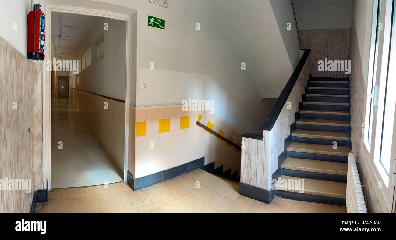Escaliers et passage, image panoramique. Banque D'Images