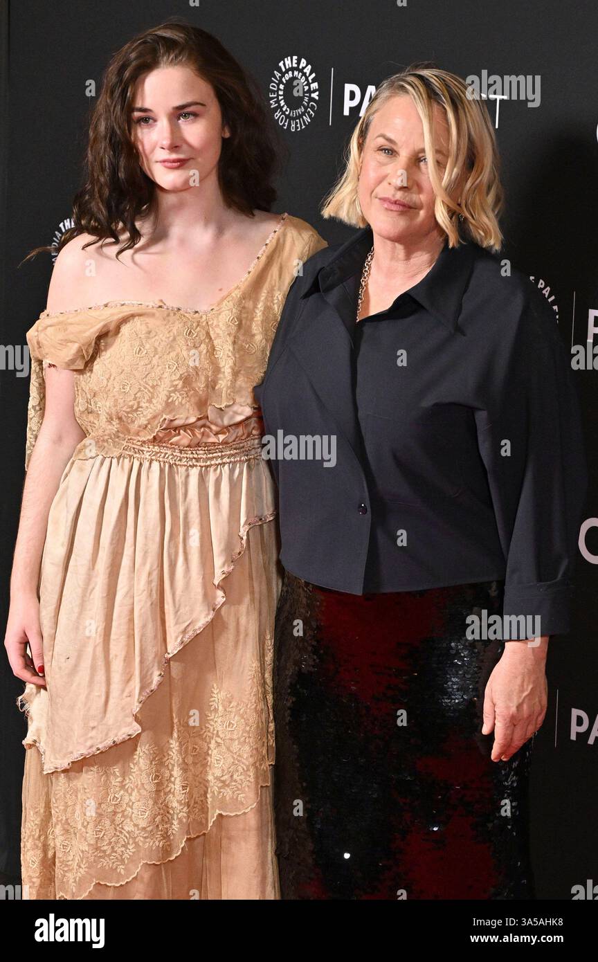 Harlow Olivia Calliope Jane mit Mutter Patricia Arquette beim screening der Apple TV Serie Severance auf dem 42. Paleyfest 2025 im Dolby Theatre. Los Angeles, 21.03.2025 *** Harlow Olivia Calliope Jane avec sa mère Patricia Arquette à la projection de la série télévisée Severance au 42 Paleyfest 2025 au Dolby Theatre Los Angeles, 21 03 2025 Foto :xD.xStarbuckx/xFuturexImagex Severance 5342 Banque D'Images