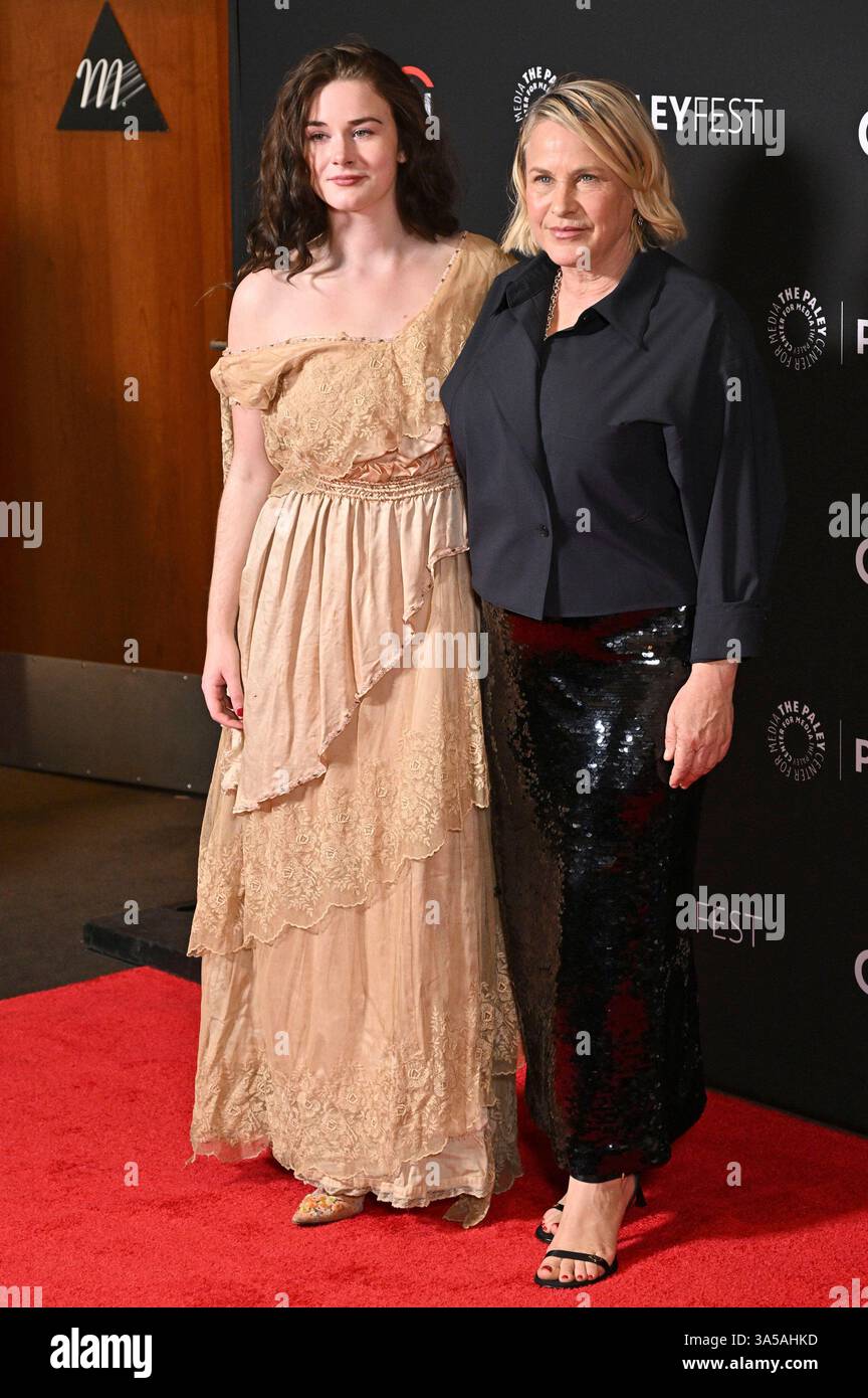 Harlow Olivia Calliope Jane mit Mutter Patricia Arquette beim screening der Apple TV Serie Severance auf dem 42. Paleyfest 2025 im Dolby Theatre. Los Angeles, 21.03.2025 *** Harlow Olivia Calliope Jane avec sa mère Patricia Arquette à la projection de la série télévisée Severance au 42 Paleyfest 2025 au Dolby Theatre Los Angeles, 21 03 2025 Foto :xD.xStarbuckx/xFuturexImagex Severance 5341 Banque D'Images