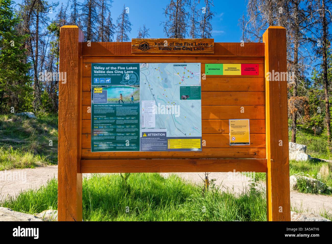 Signalisation du sentier de la vallée des cinq Lacs dans le parc national Jasper. Jasper, Alberta, Canada, Banque D'Images