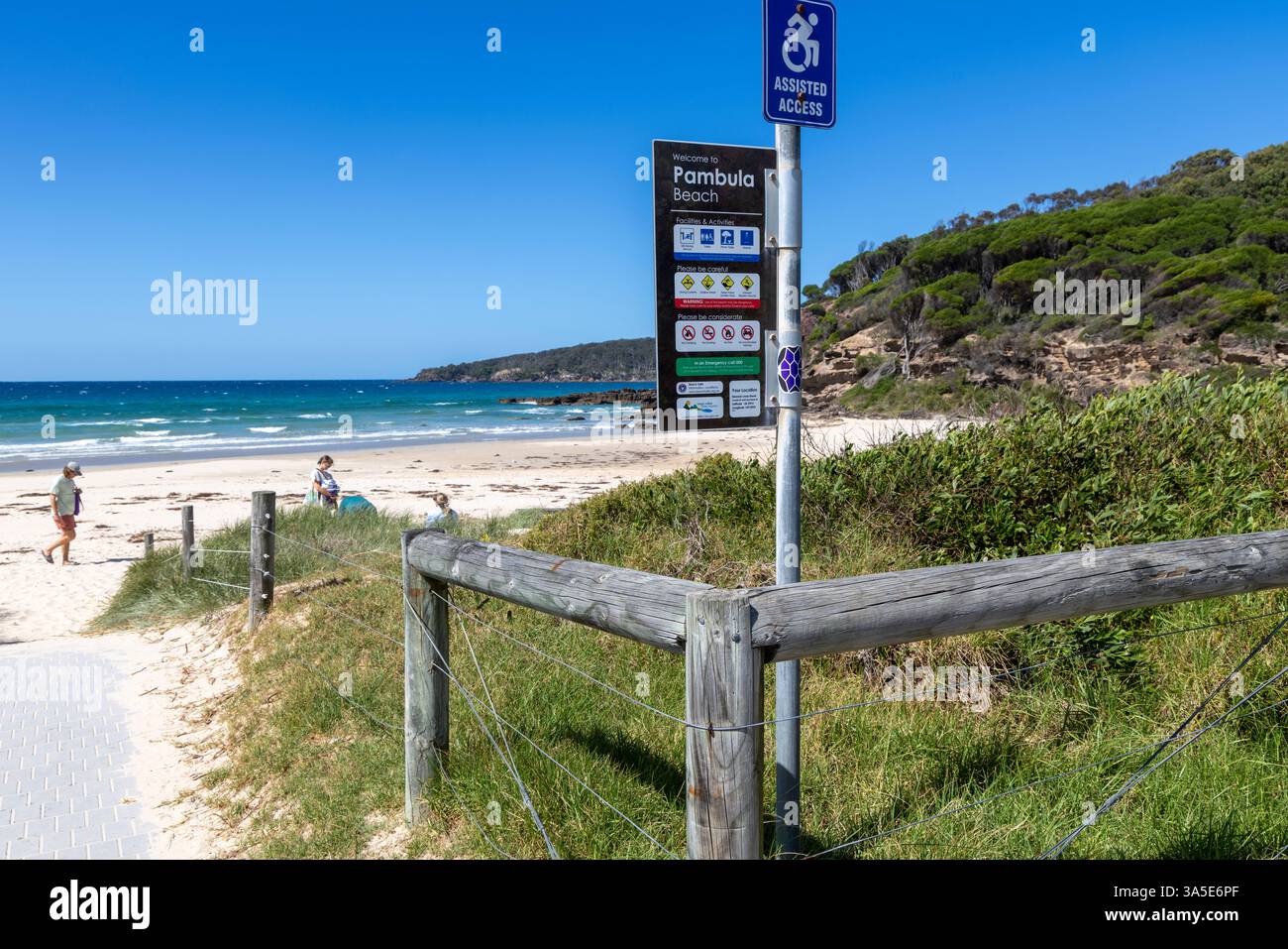 Plage de Pambula sur la côte de saphir près de Merimbula en Nouvelle-Galles du Sud, un jour d'automne ensoleillé, Australie, 2025 Banque D'Images