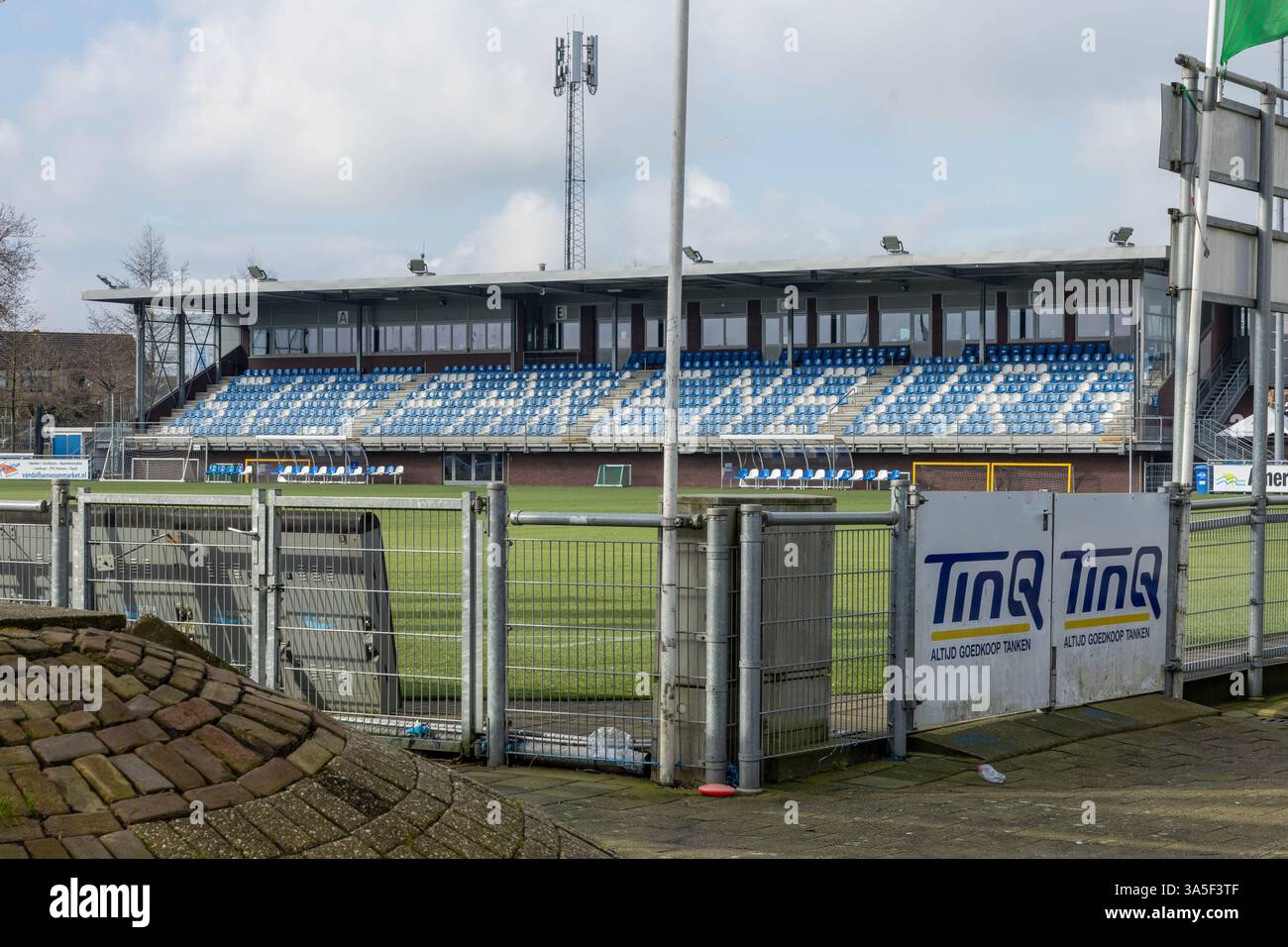 Les stands et le terrain de football du SV Spakenburg, un club néerlandais de football amateur Banque D'Images