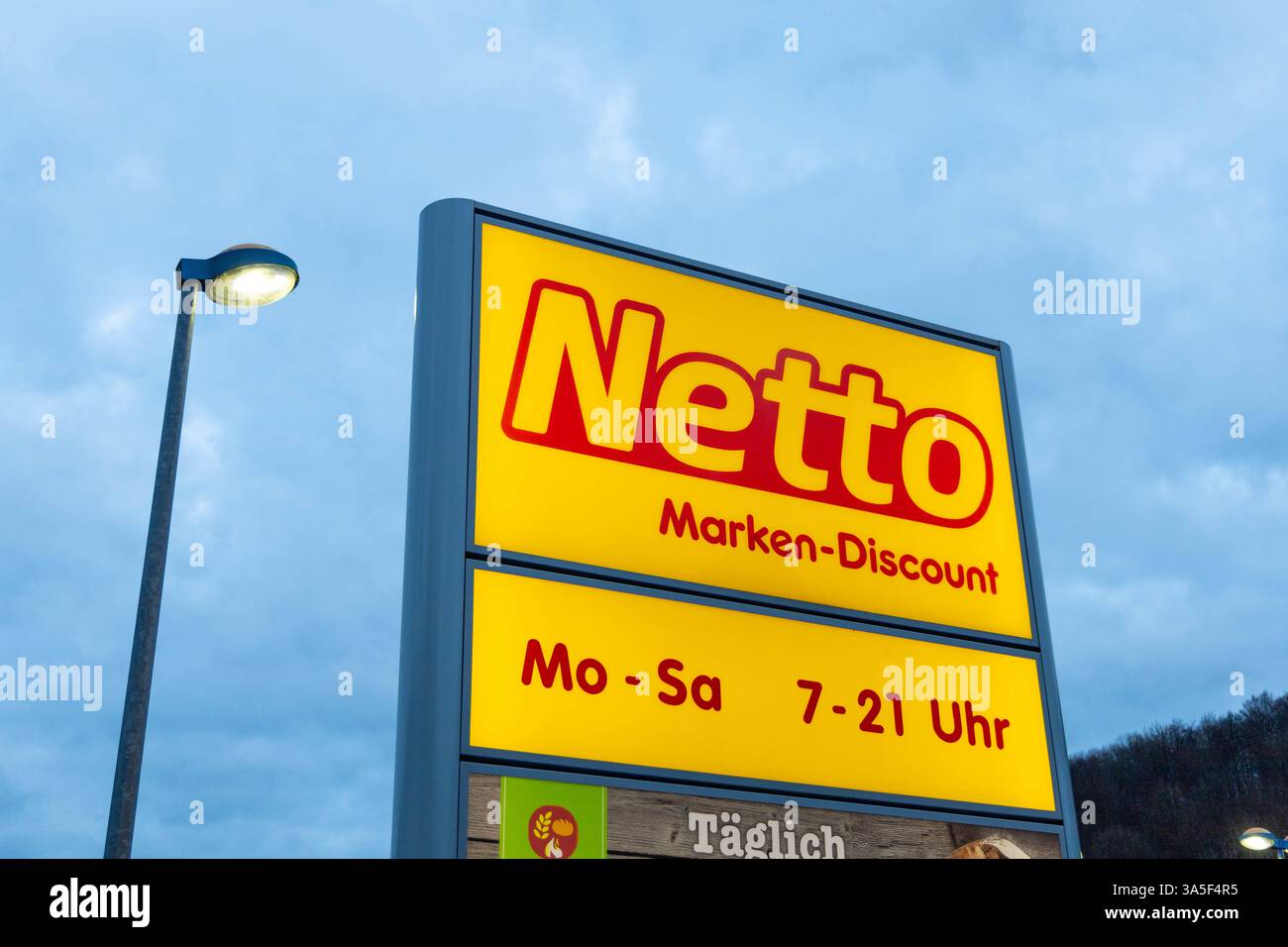 Logo de réduction Netto Marken. Chaîne allemande de supermarchés à prix réduits appartenant à la coopérative allemande Edeka Group. Banque D'Images