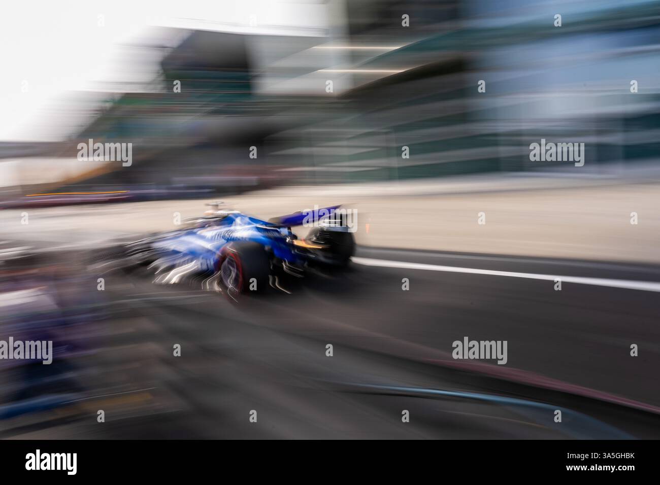 ALEXANDER ALBON (THA) de Williams Racing #23 dans la voie des stands lors de la JOURNÉE DE COURSE DU GRAND PRIX DE CHINE HEINEKEN 2025 de FORMULE 1 sur le circuit international Audi de Shanghai, Shanghai, Chine le 23 mars 2025 crédit : /chaque seconde médias Banque D'Images