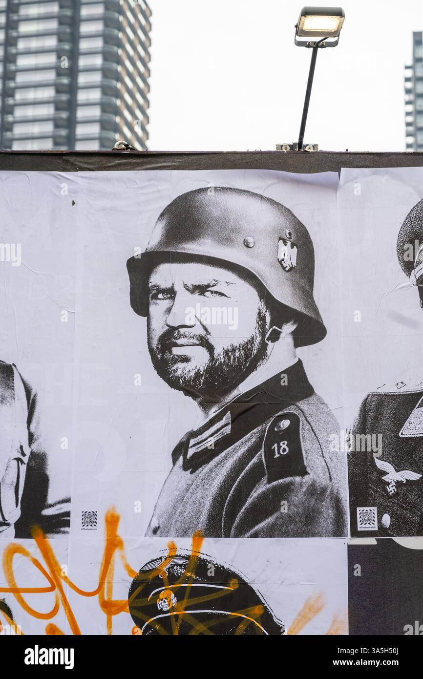 Londres, Royaume-Uni. , . Des affiches d'art de rue sont apparues dans la région de Shoreditch par l'artiste Grow Up représente le vice-président américain JD Vance comme un nazi portant des uniformes nazis SS allemands. Crédit photo : Ray Tang crédit : Raymond Tang/Alamy Live News Banque D'Images