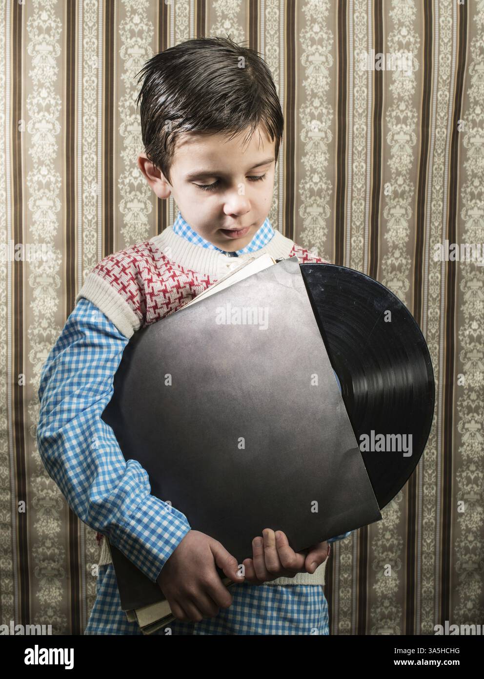 Maintenez l'enfant lp. Vontage vêtements Banque D'Images