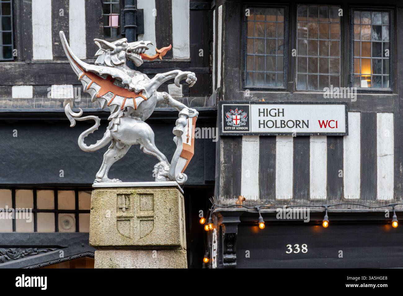 Dragon Boundary Mark (griffin) sur la frontière entre City of London et City of Westminster, Londres, Angleterre, Royaume-Uni Banque D'Images