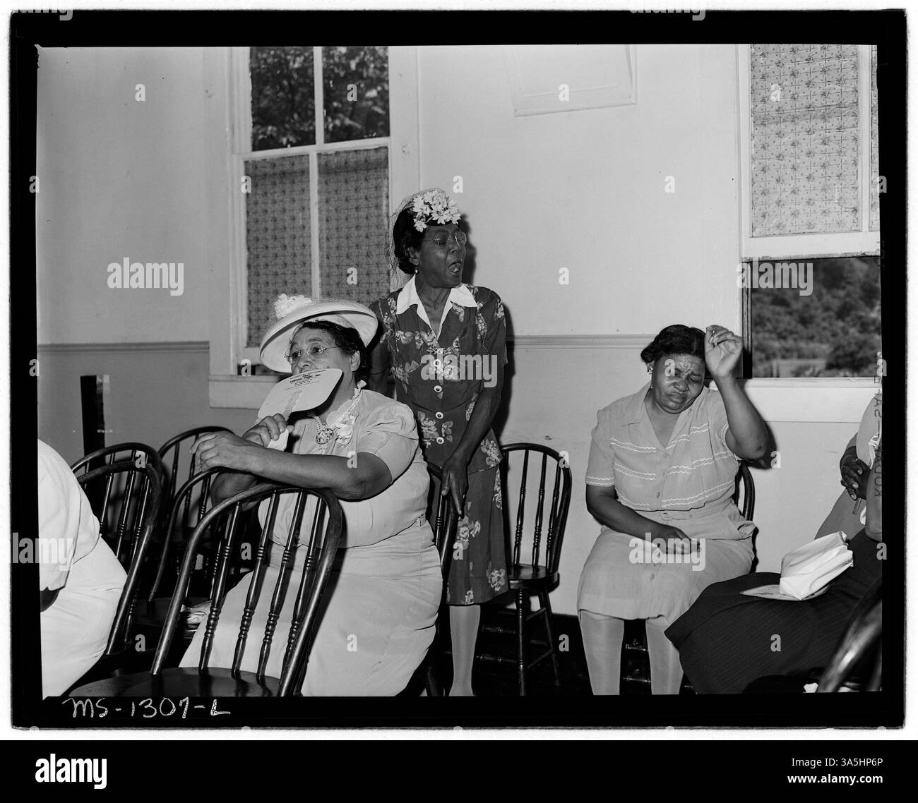 Les mineurs de la mine Warwick de Kingston-Pocahontas Coal Company à Welch, dans le comté de McDowell, en Virginie-occidentale, chantent et crient la prière pendant les services religieux, reflétant le rôle de la foi dans la communauté minière. Banque D'Images