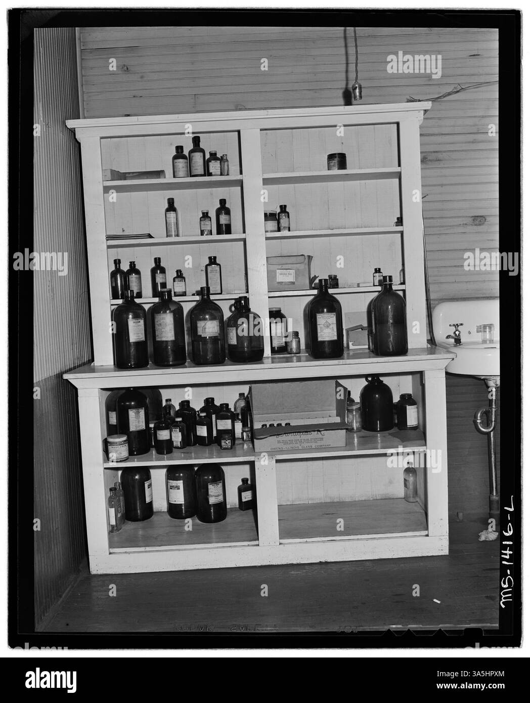 Un approvisionnement en médicaments dans le cabinet du médecin de la compagnie à la mine Exeter de Kingston Pocahontas Coal Company, située à Welch, comté de McDowell, Virginie-occidentale, pour soutenir les soins de santé des mineurs. Banque D'Images