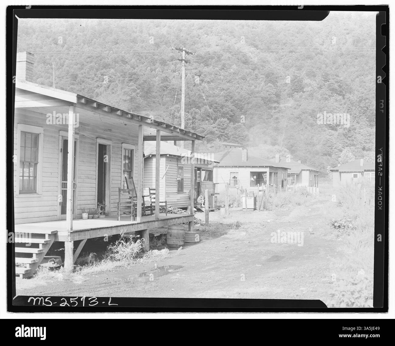 Une rangée de maisons typiques à Lejunior, comté de Harlan, Kentucky, pour les travailleurs de la mine Marne de Dixie Darby Fuel Company. Banque D'Images