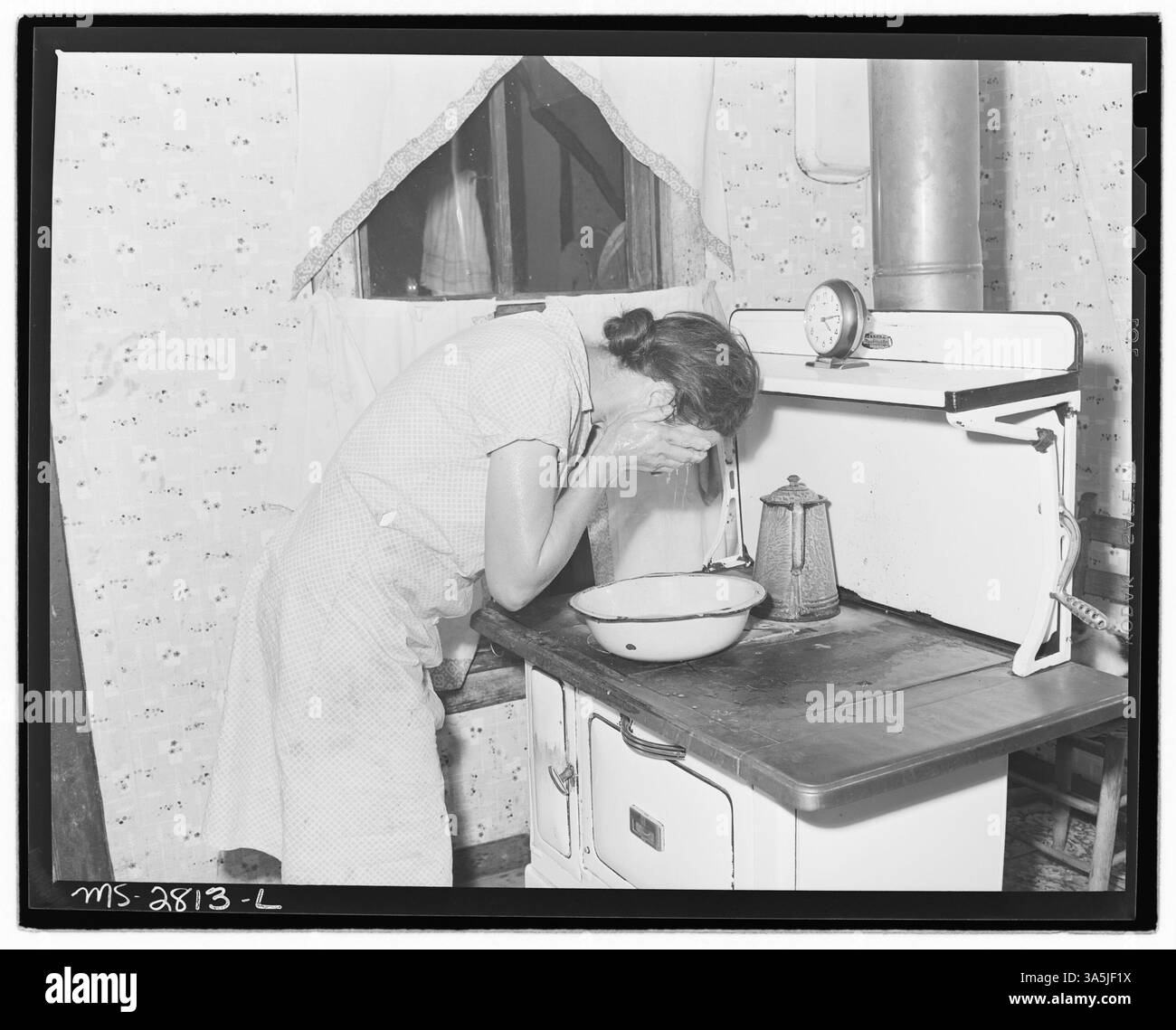 M. Blaine Sergent commence sa journée tôt à la mine Clover Gap à Lejunior, comté de Harlan, Kentucky, préparant de l'eau et du café avant de partir travailler dans les mines de charbon. Banque D'Images