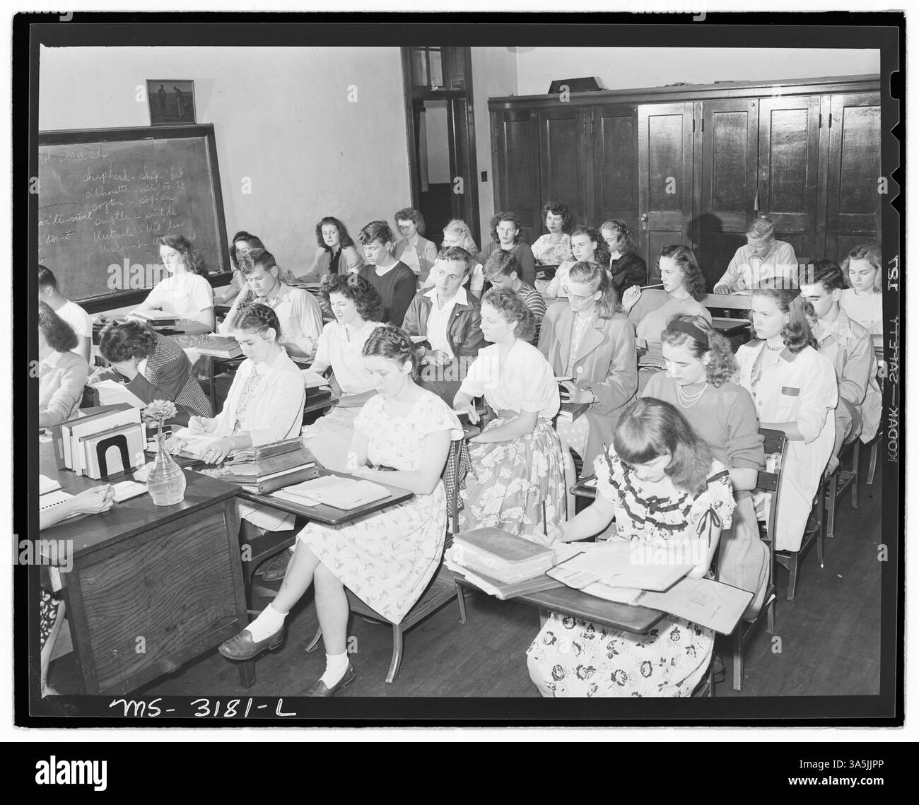 George Fain, un lycéen et vétéran, est photographié en classe, aspirant à fréquenter l'université après l'obtention de son diplôme. Il est le fils de Harry Fain, un chargeur de charbon à Wheelwright Mines de la Inland Steel Company. Banque D'Images