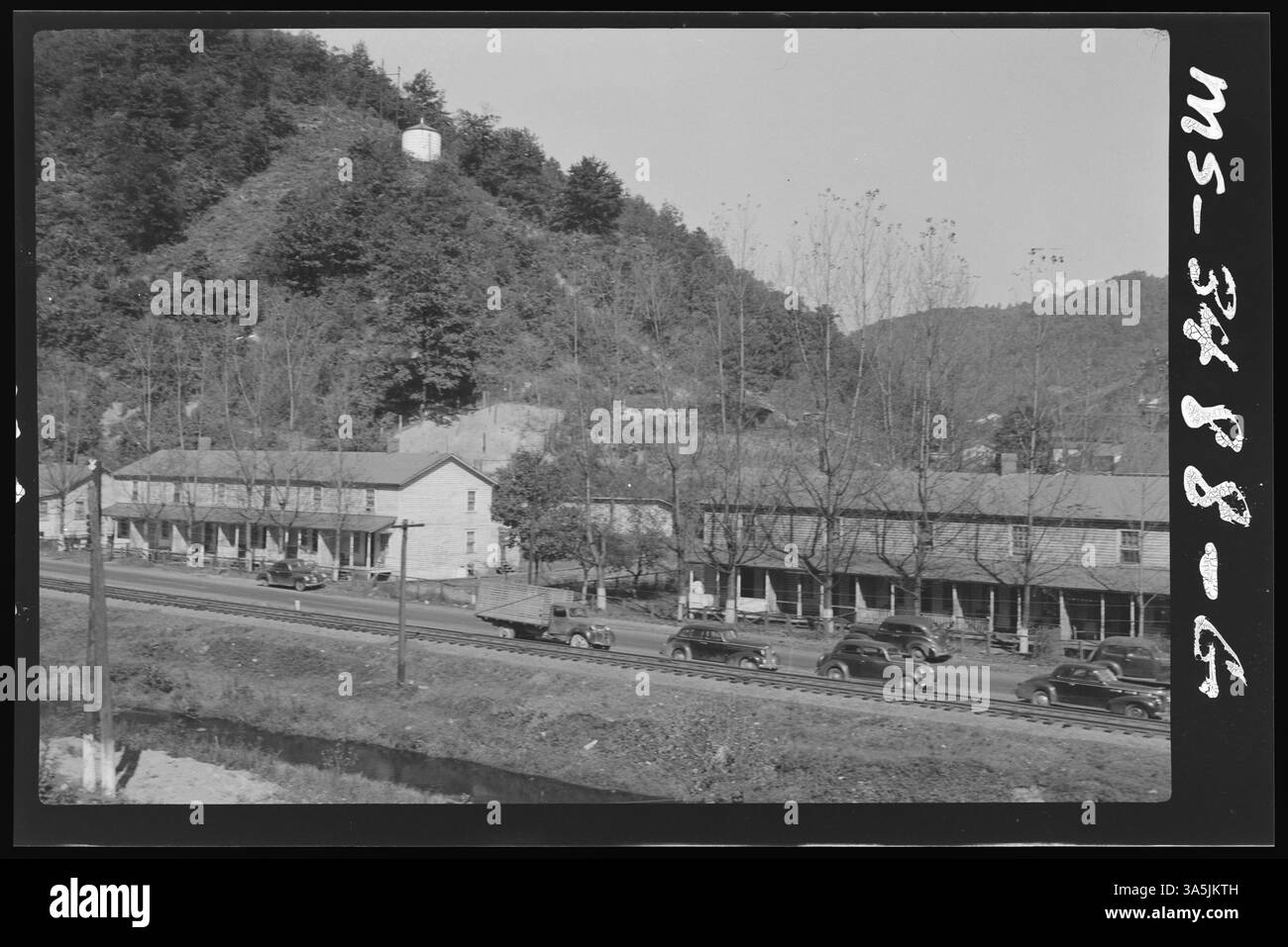 Un réservoir d'eau typique situé à flanc de montagne à Gary, dans le comté de McDowell, en Virginie-occidentale, servait à approvisionner en eau la communauté minière locale. Banque D'Images