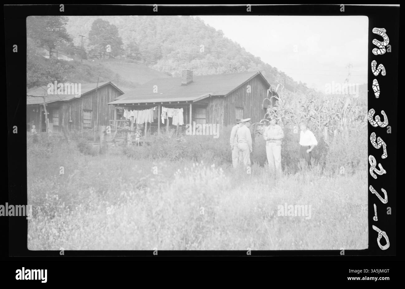 Vue de face d’une maison arpentée à Accoville, près de la mine Amherst No. 3 de la Amherst Coal Company, dans le comté de Logan, en Virginie-occidentale, qui fait partie de la communauté minière. Banque D'Images
