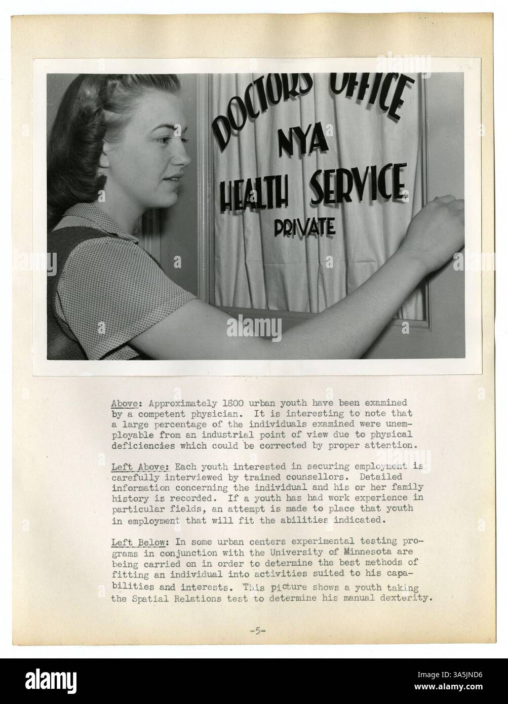 Le volume 2 de la NYA pour le Minnesota se concentre sur les jeunes adultes âgés de 15 à 16-25 ans qui travaillent sur des projets de service public tels que la réparation de bâtiments et l'entretien de jardins. Il souligne le rôle du programme dans l'amélioration des espaces extérieurs et du bien-être des participants. Les emplacements identifiés incluent Cloud et Duluth. Banque D'Images