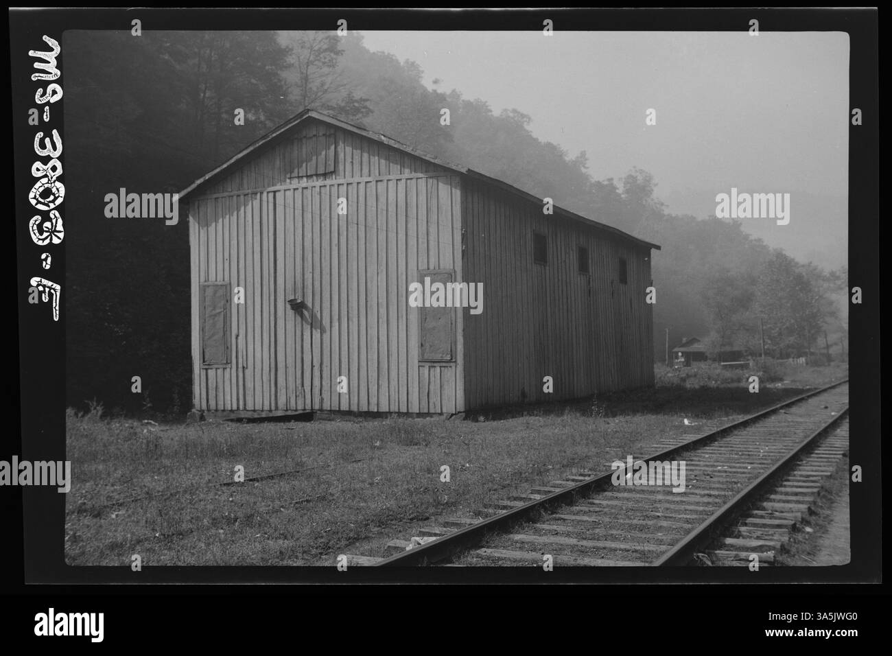 Cette photographie de 1946 montre le centre communautaire de Warner Collieries mine #106 & 102 Entry, situé à Mammouth, comté de Kanawha, Virginie-occidentale. L'installation a servi de lieu de rassemblement central pour les mineurs et leurs familles, reflétant l'infrastructure sociale qui soutenait les communautés minières de charbon. Banque D'Images