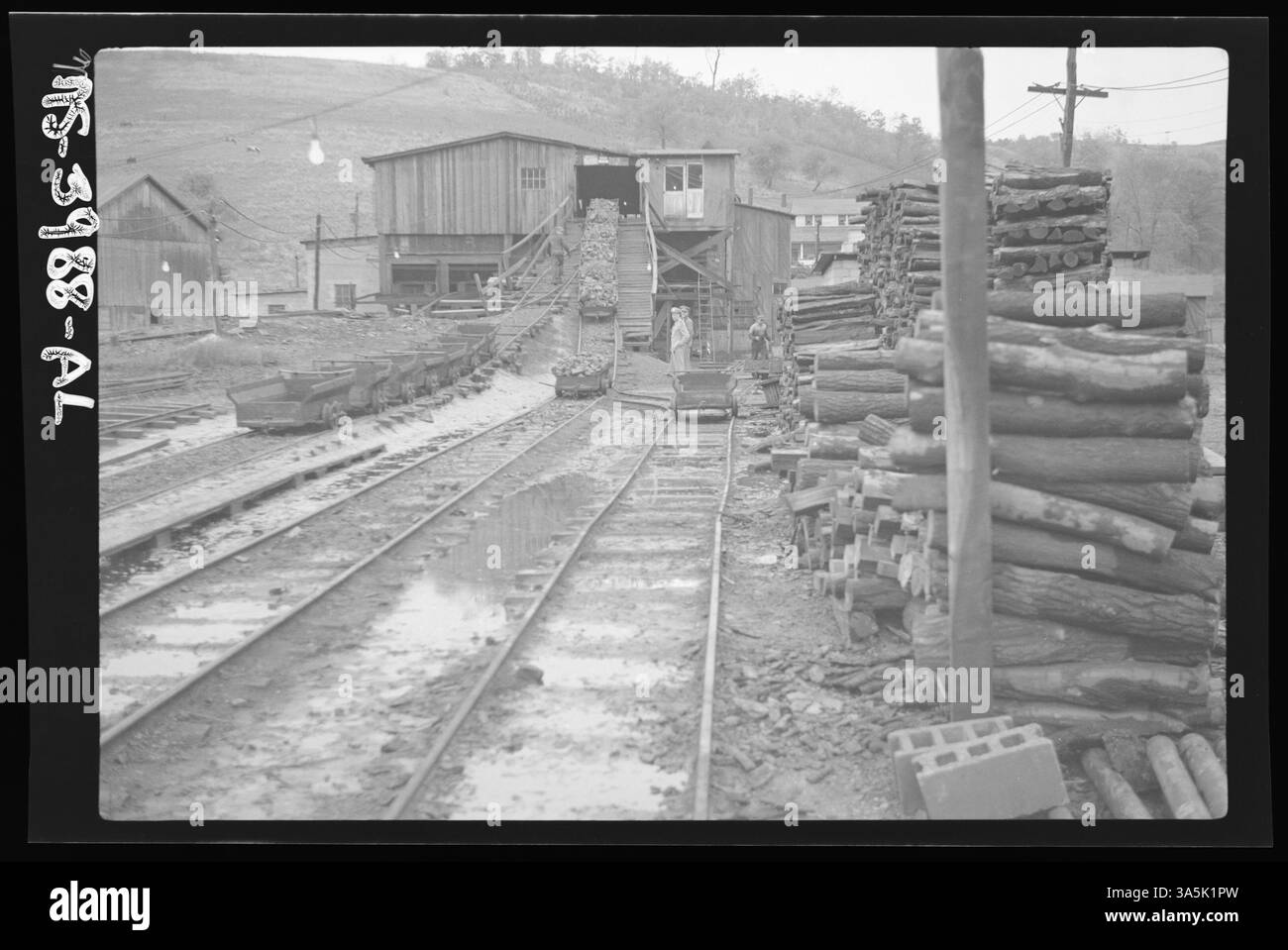 Une photographie montrant le téton de la mine S.C. Streams Black Diamond à Creekside, dans le comté d'Indiana, en Pennsylvanie, utilisé pour trier et charger le charbon de la mine. Banque D'Images