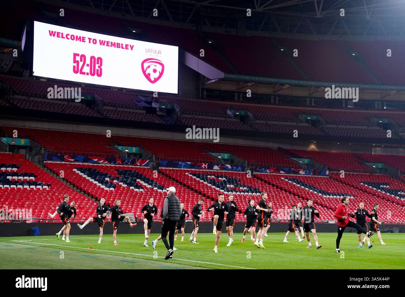 Les joueurs lettons lors d’une séance d’entraînement au stade de Wembley, à Londres. Date de la photo : dimanche 23 mars 2025. Banque D'Images